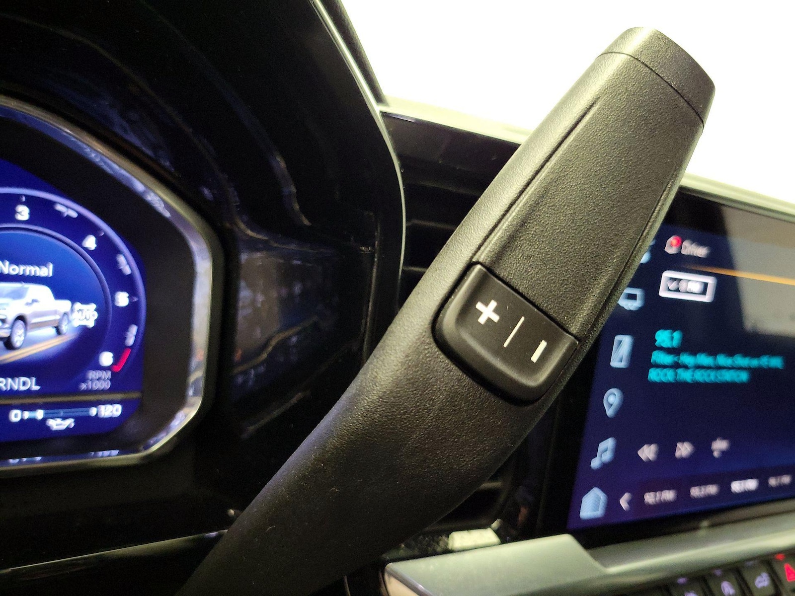 2023 Chevrolet Silverado 1500 LT - Photo 18