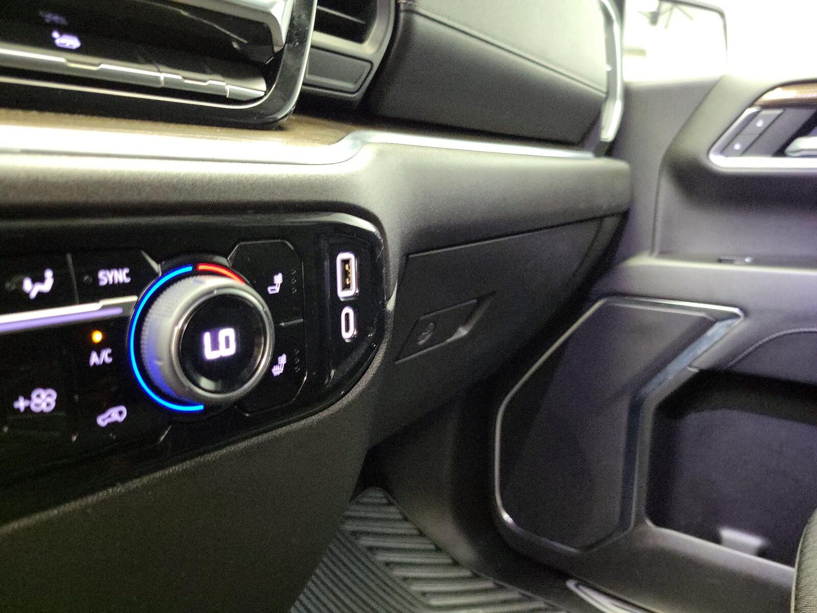 2023 Chevrolet Silverado 1500 LT - Photo 19