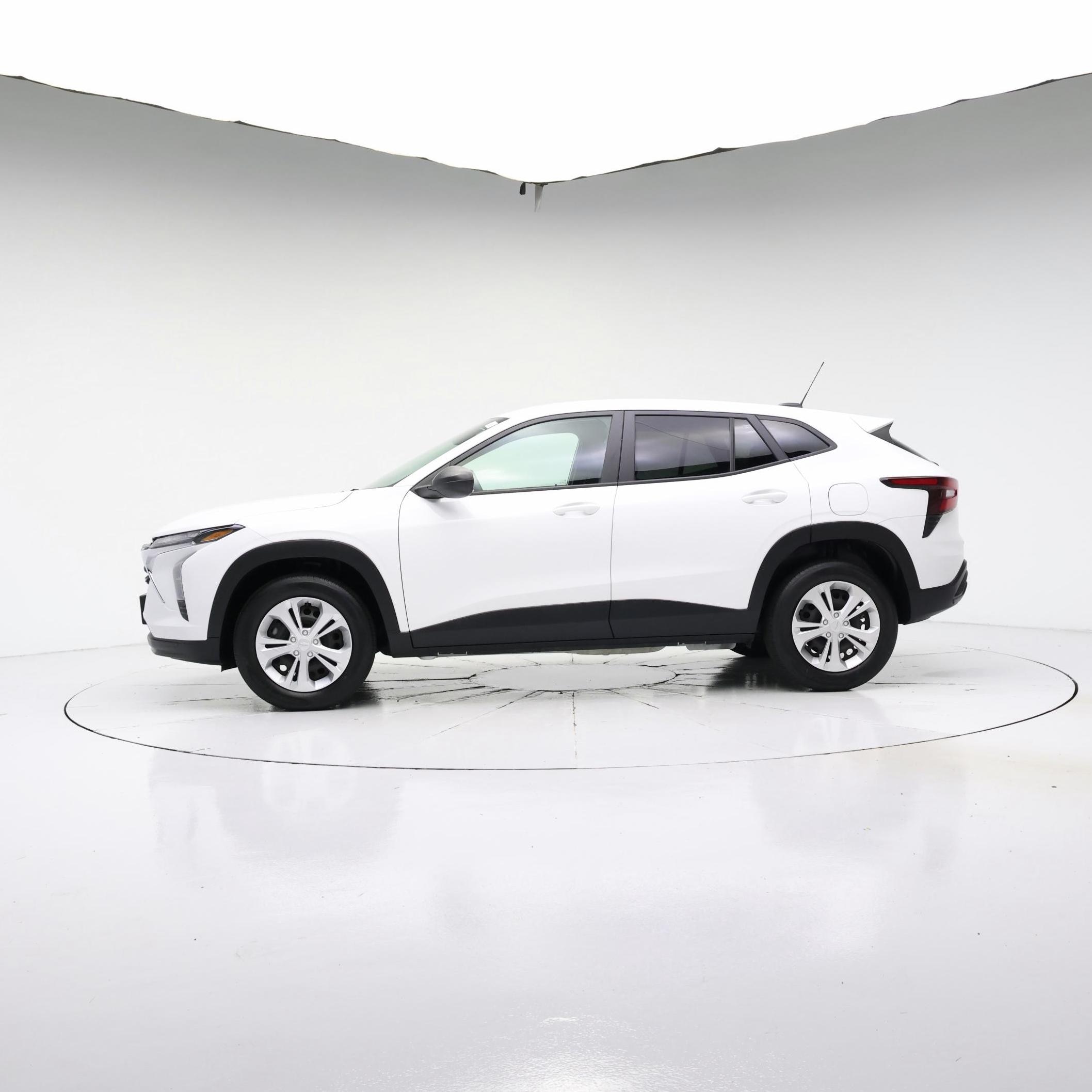 Thumbnail: 2024 Chevrolet Trax - 3