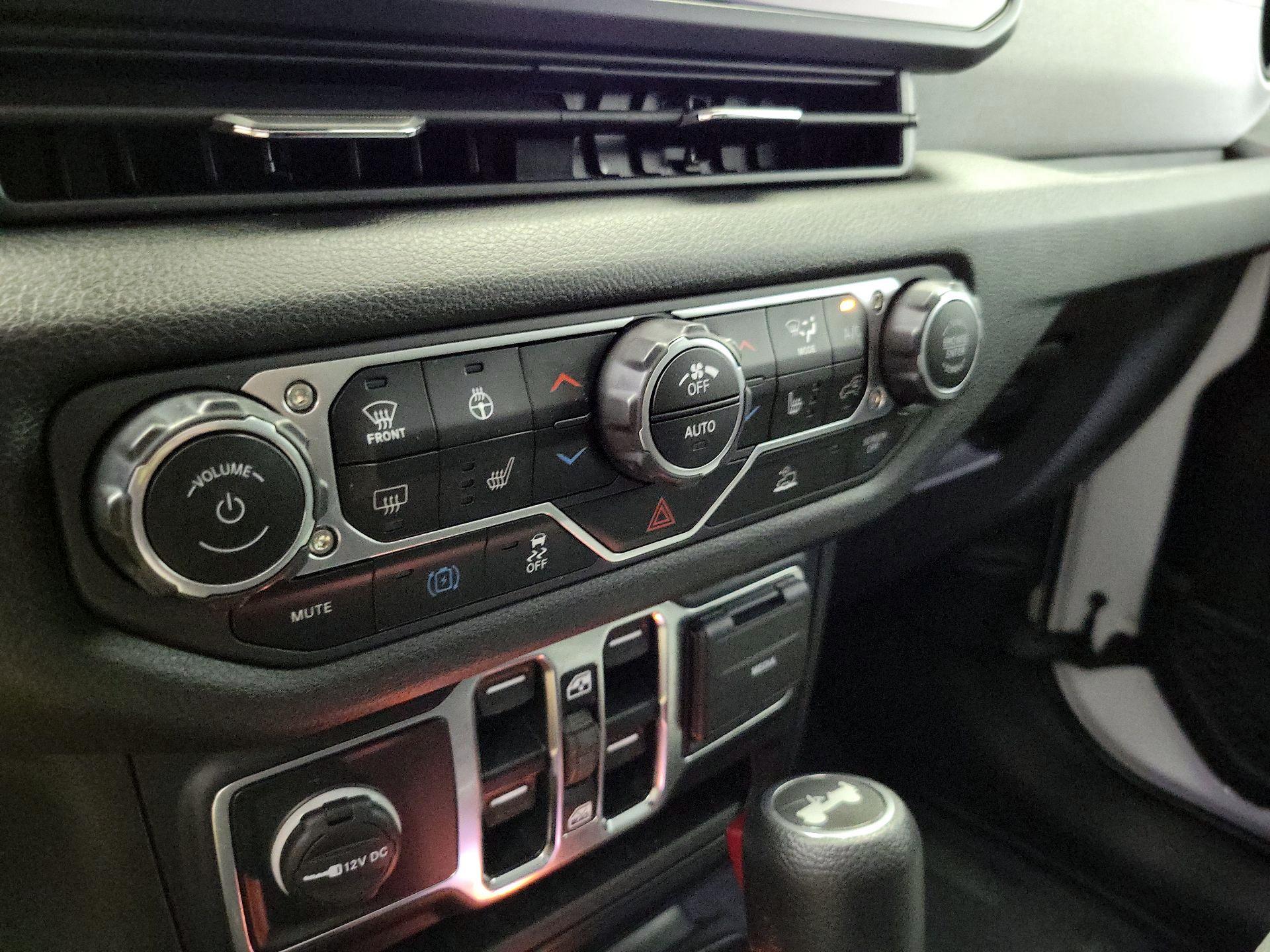 Thumbnail: 2024 Jeep Wrangler - 16