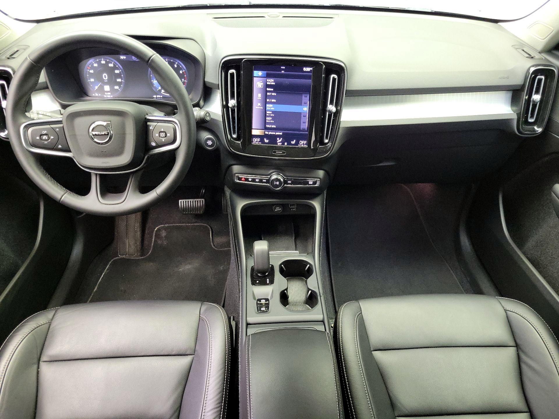 Thumbnail: 2022 Volvo XC40 - 9