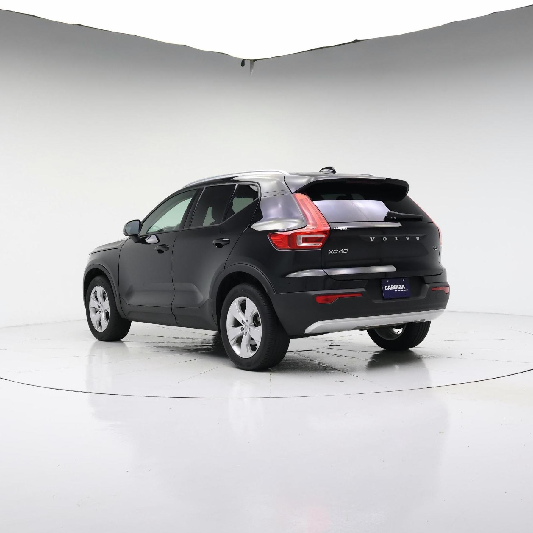 Thumbnail: 2022 Volvo XC40 - 2