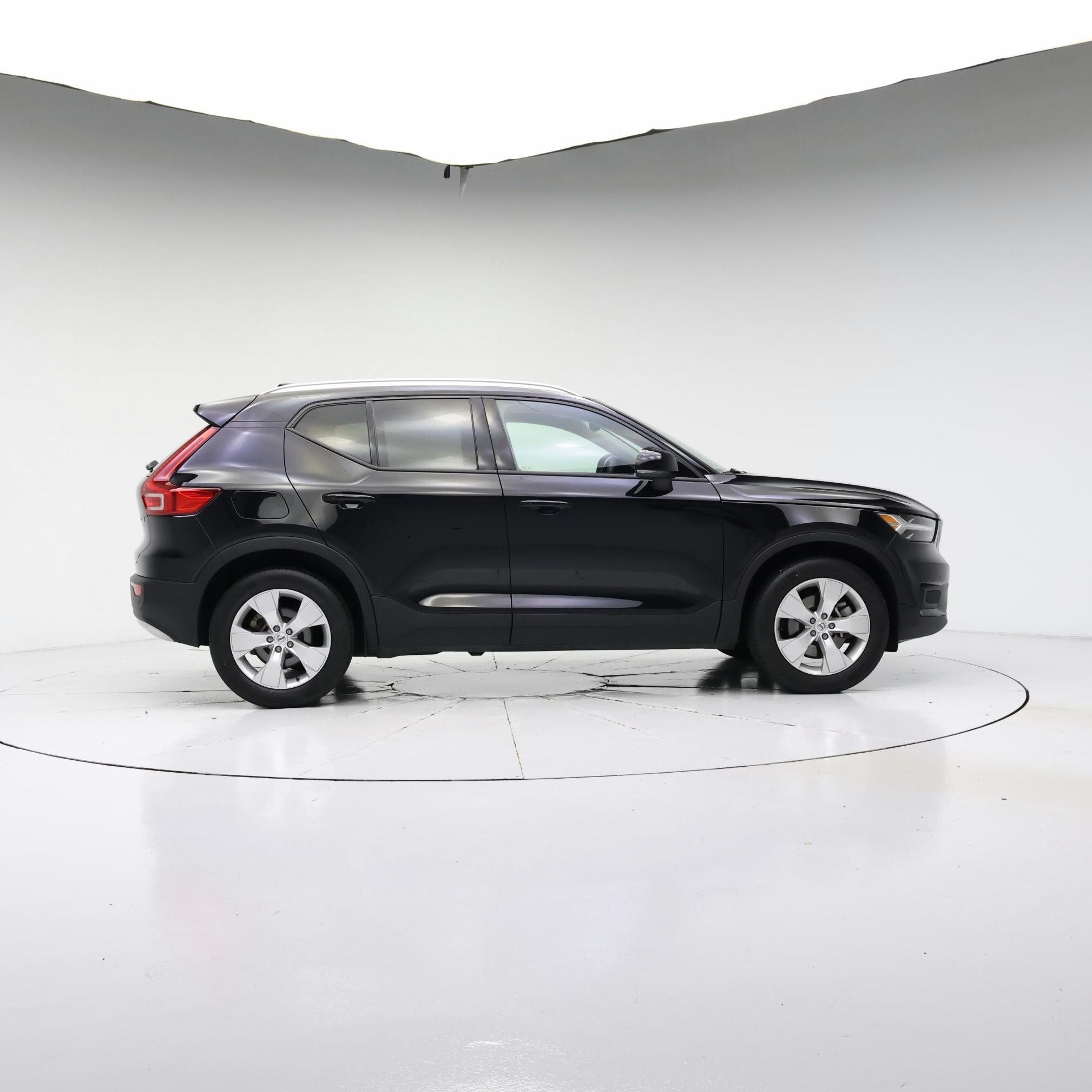 Thumbnail: 2022 Volvo XC40 - 7