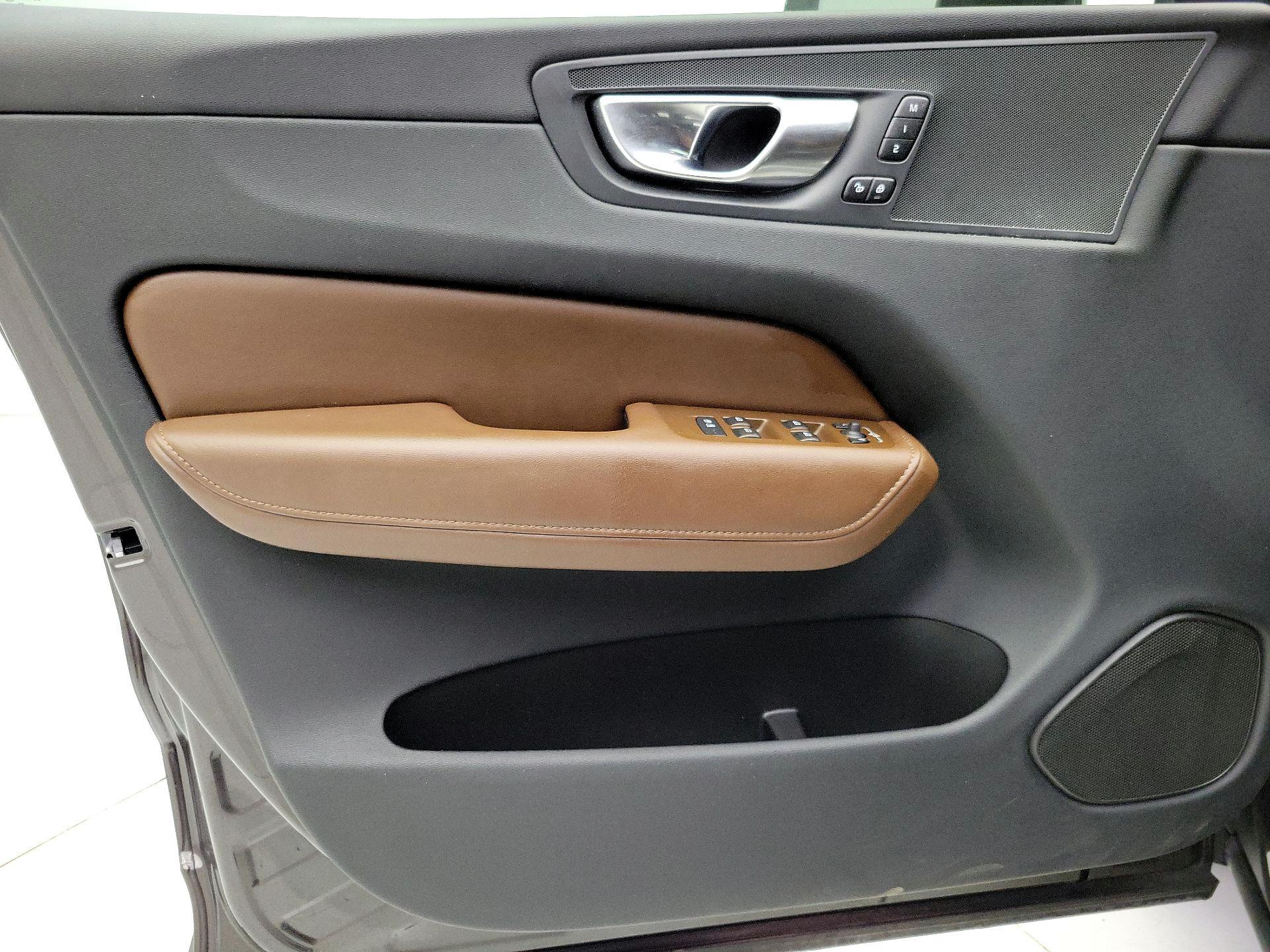 Thumbnail: 2023 Volvo XC60 - 12