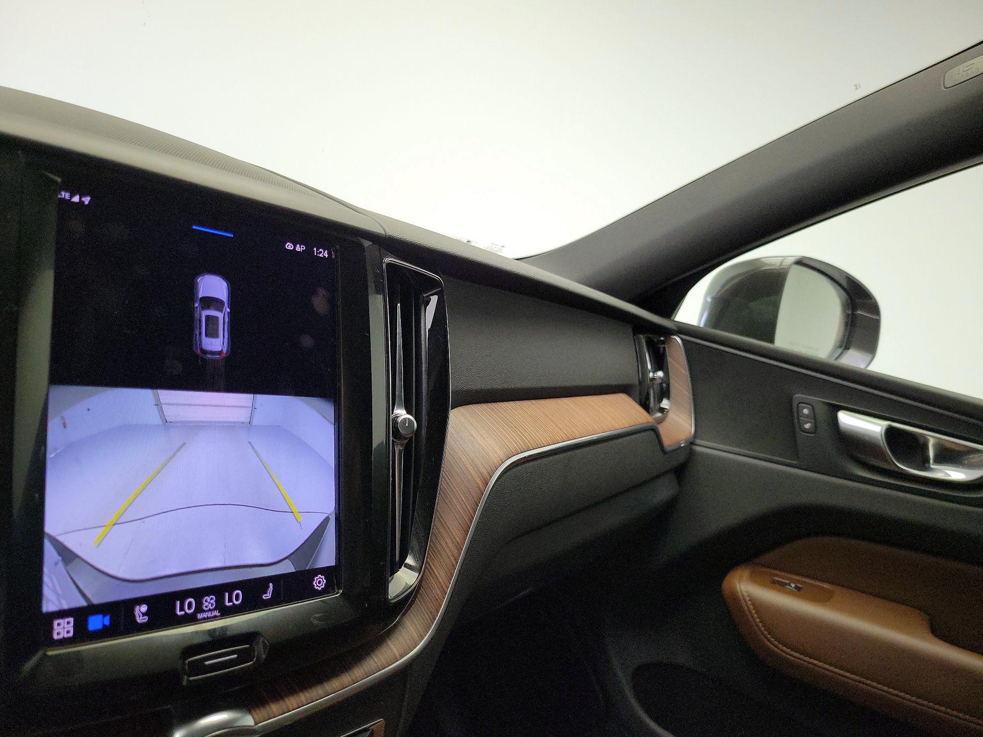 Thumbnail: 2023 Volvo XC60 - 15
