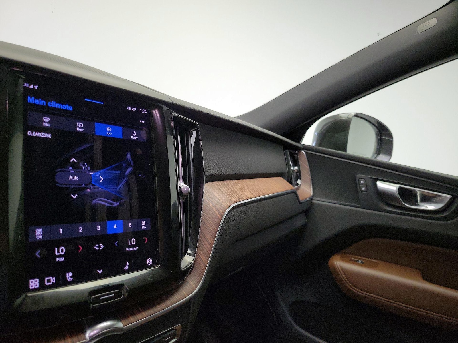 2023 Volvo XC60 Plus - Photo 18