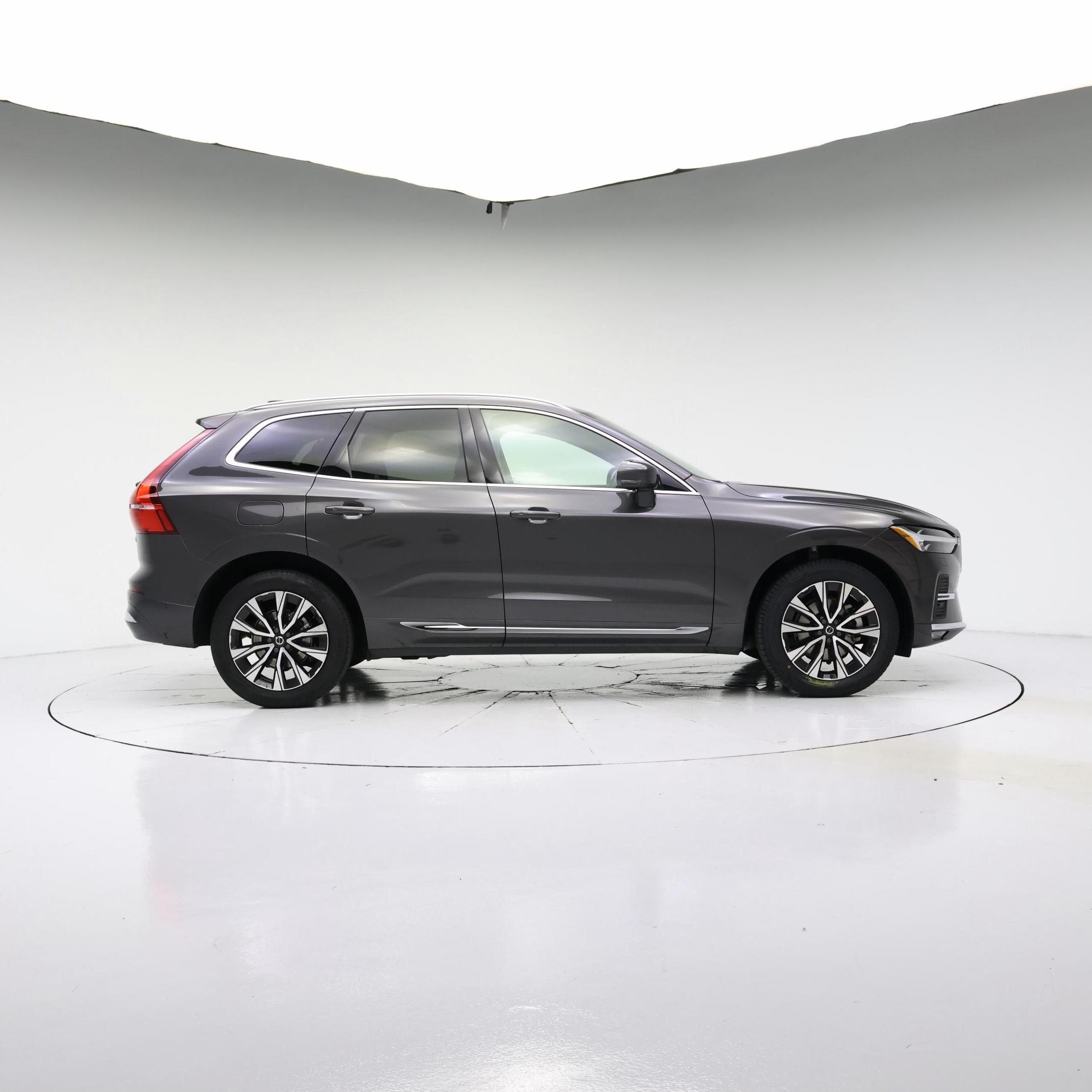 Thumbnail: 2023 Volvo XC60 - 7