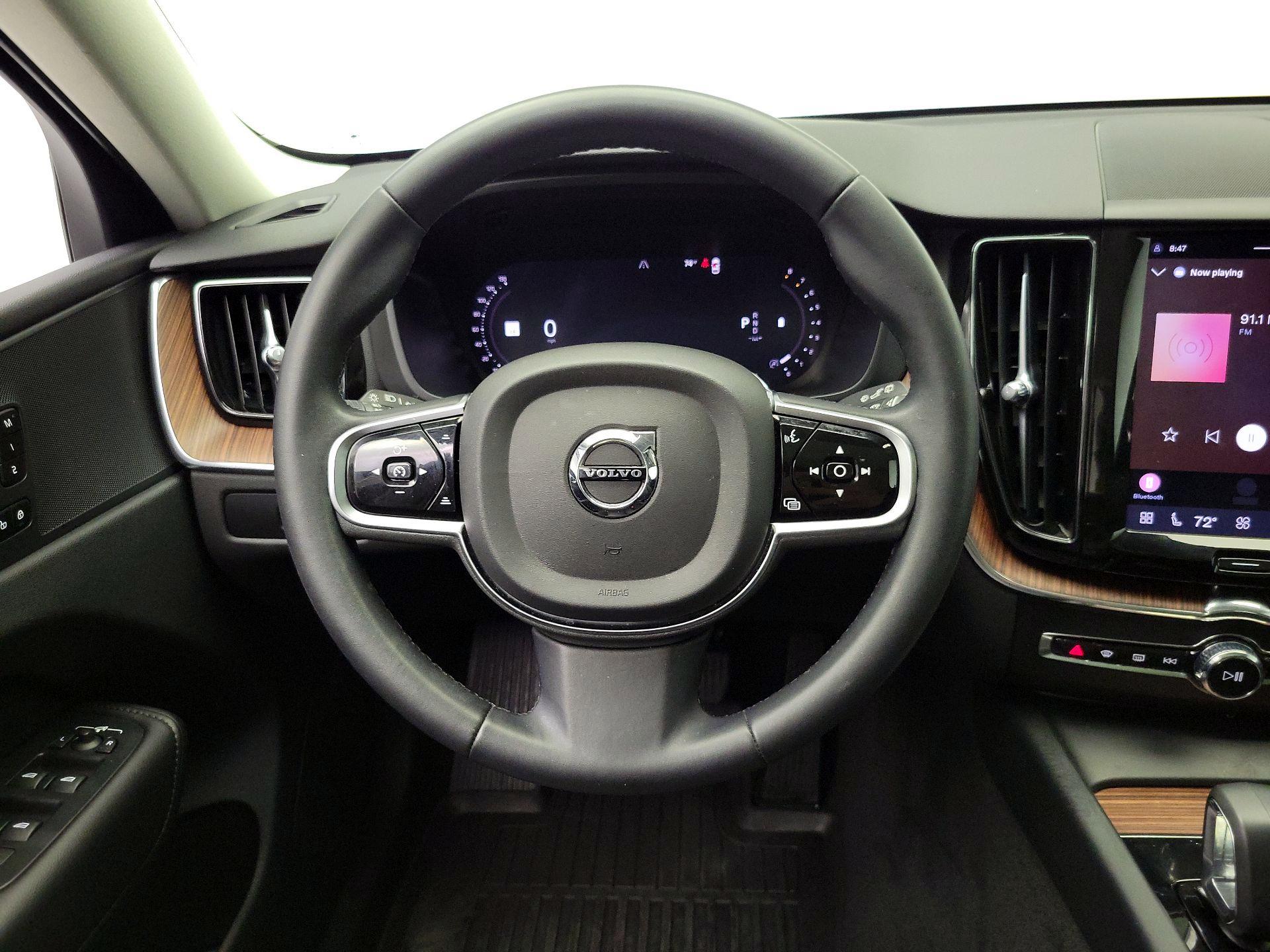 Thumbnail: 2023 Volvo XC60 - 10