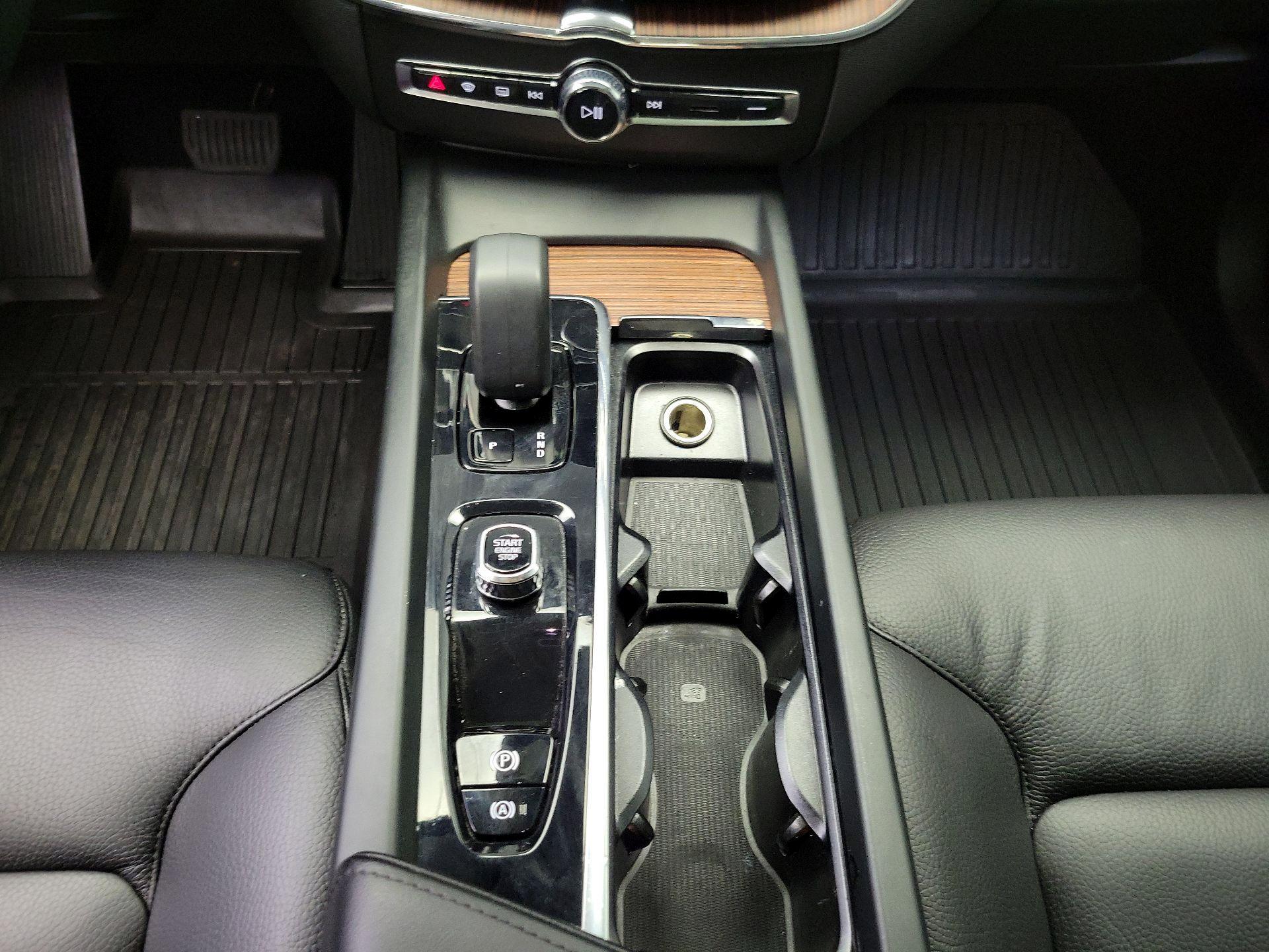 Thumbnail: 2023 Volvo XC60 - 17