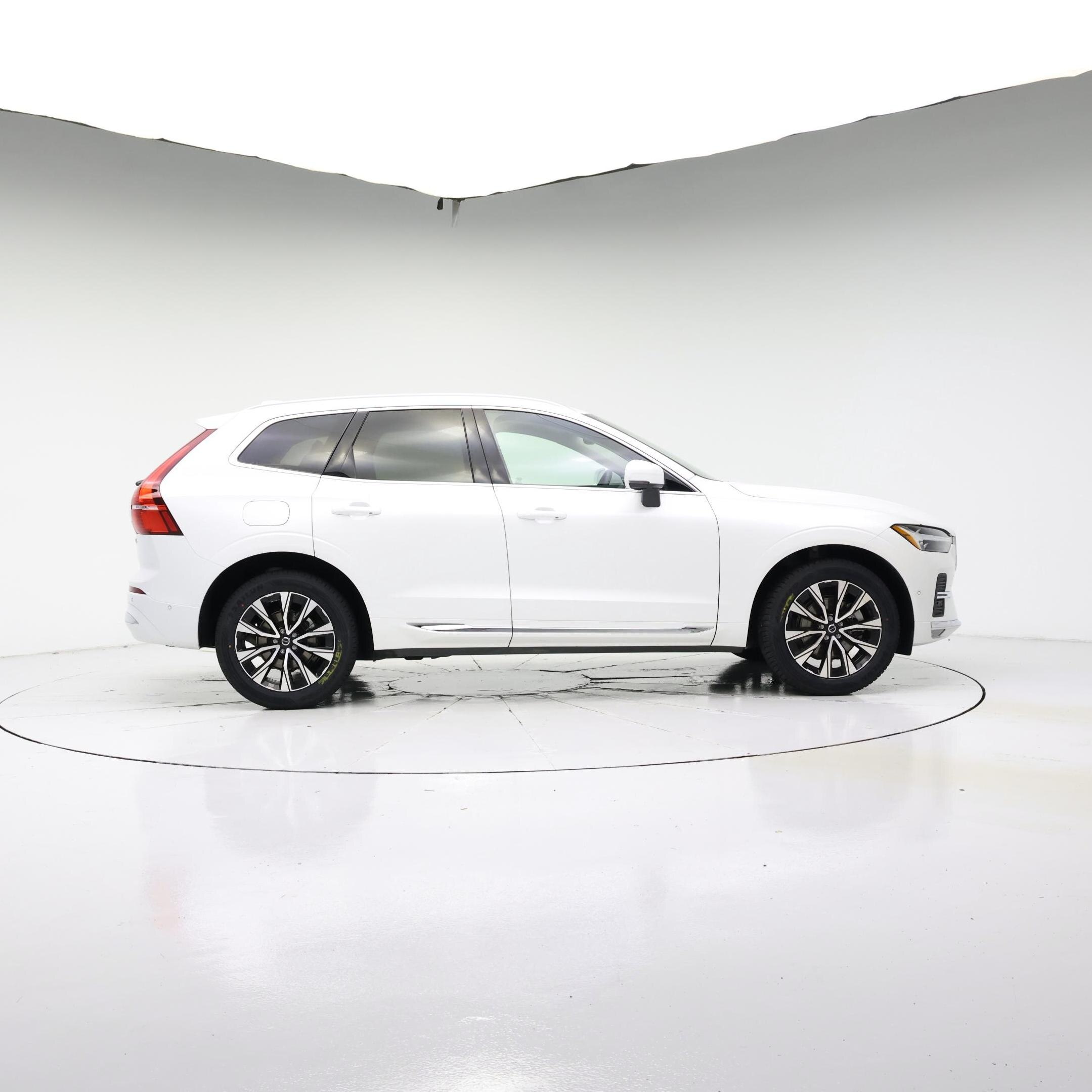 Thumbnail: 2023 Volvo XC60 - 7