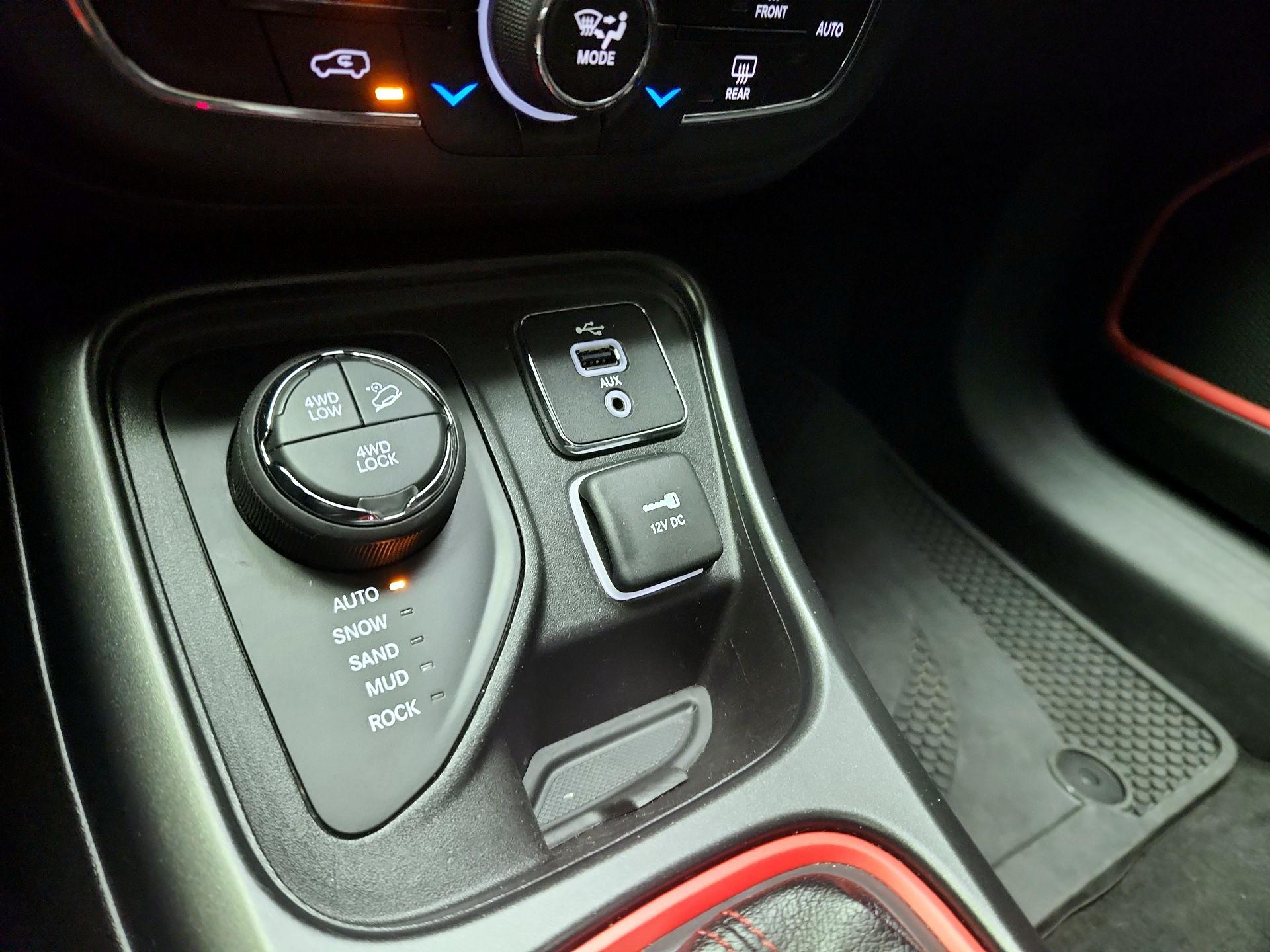 Thumbnail: 2017 Jeep Compass - 16