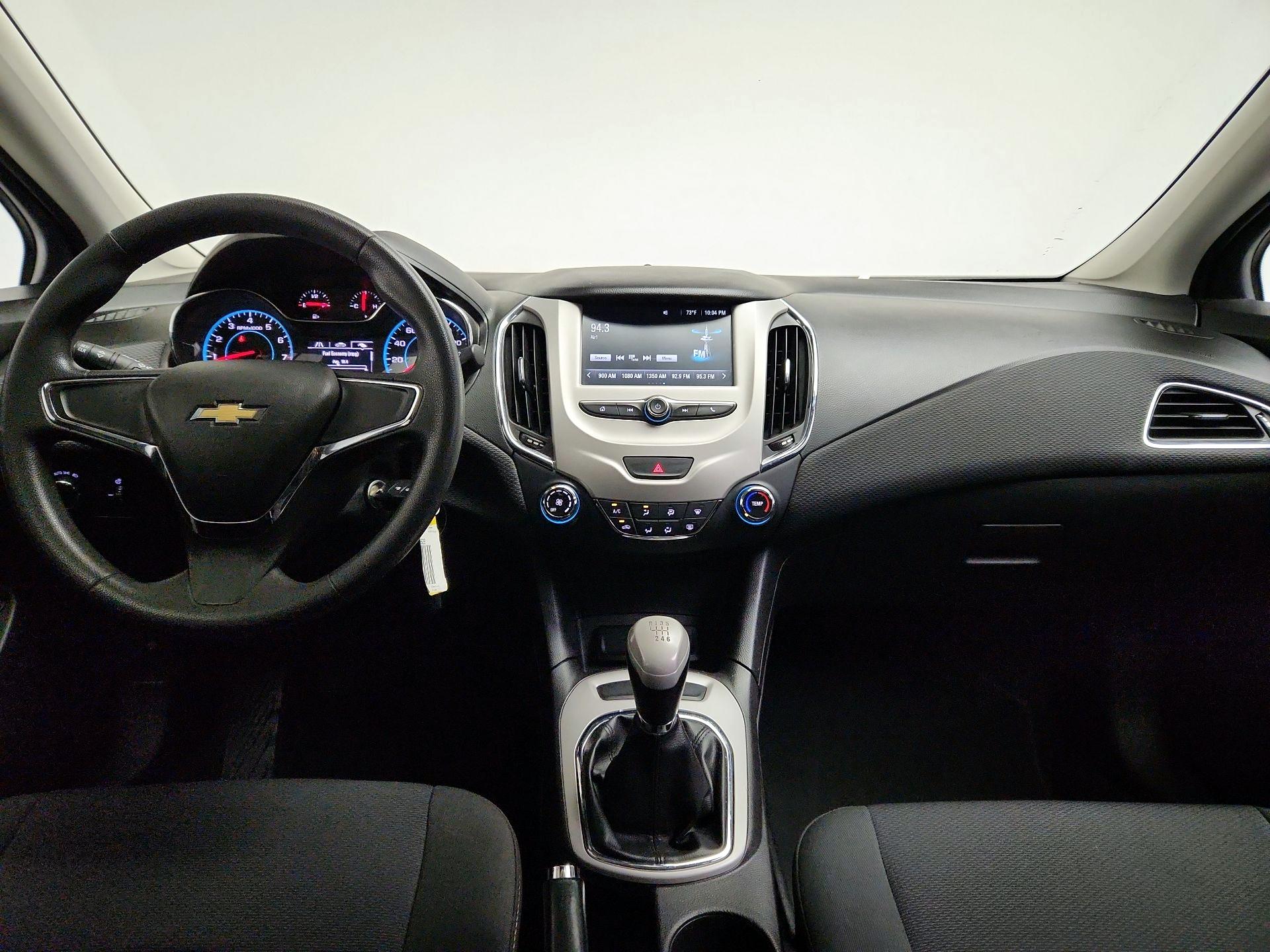 Thumbnail: 2017 Chevrolet Cruze - 9
