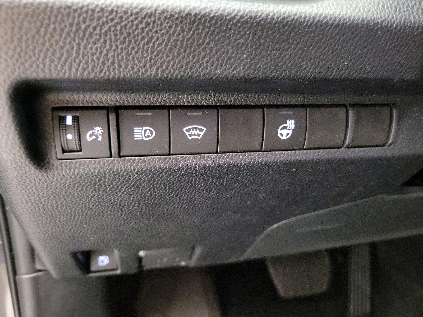 2024 Toyota RAV4 XLE - Photo 14