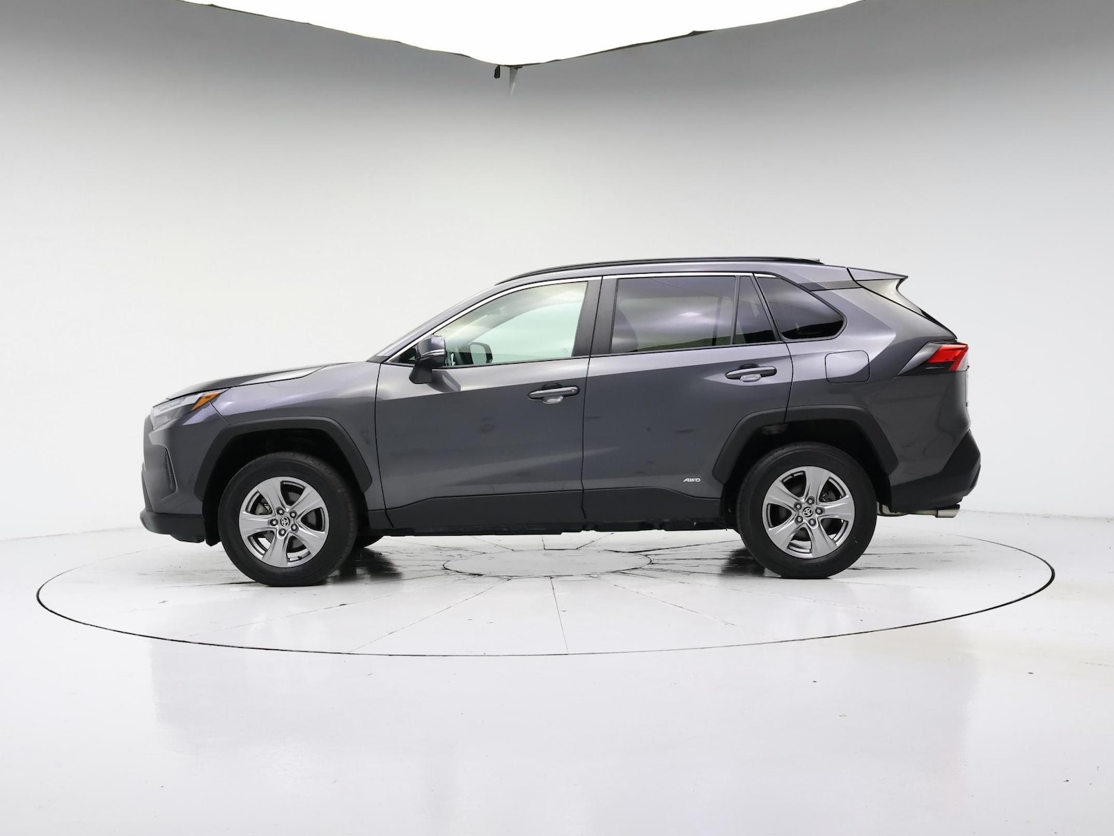 2024 Toyota RAV4 XLE - Photo 4