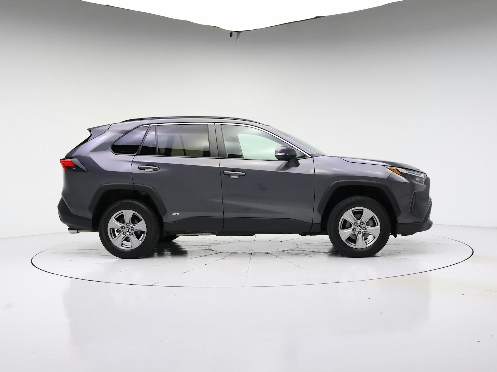 2024 Toyota RAV4 XLE - Photo 8