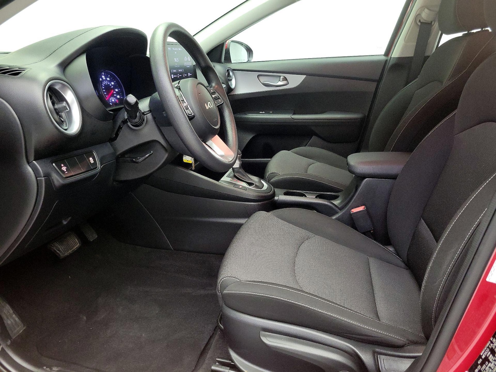 2023 Kia Forte LXS - Photo 12