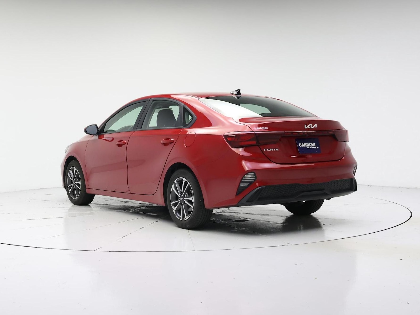 2023 Kia Forte LXS - Photo 3