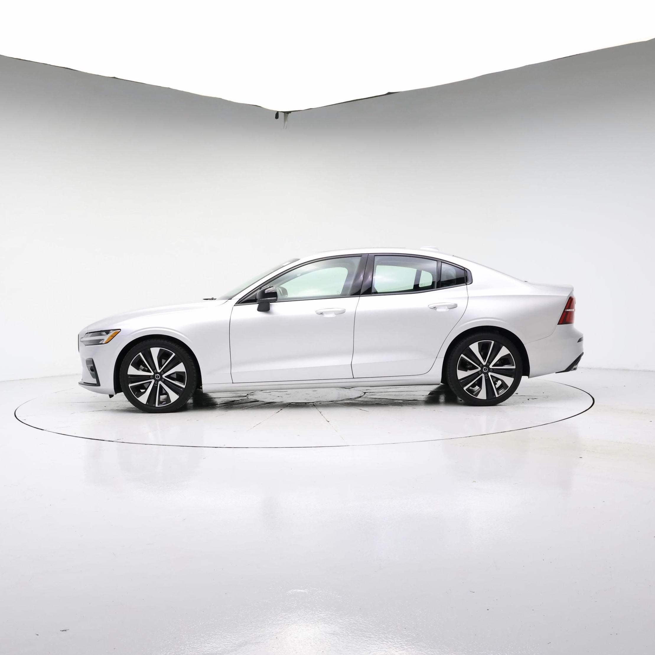 Thumbnail: 2022 Volvo S60 - 3
