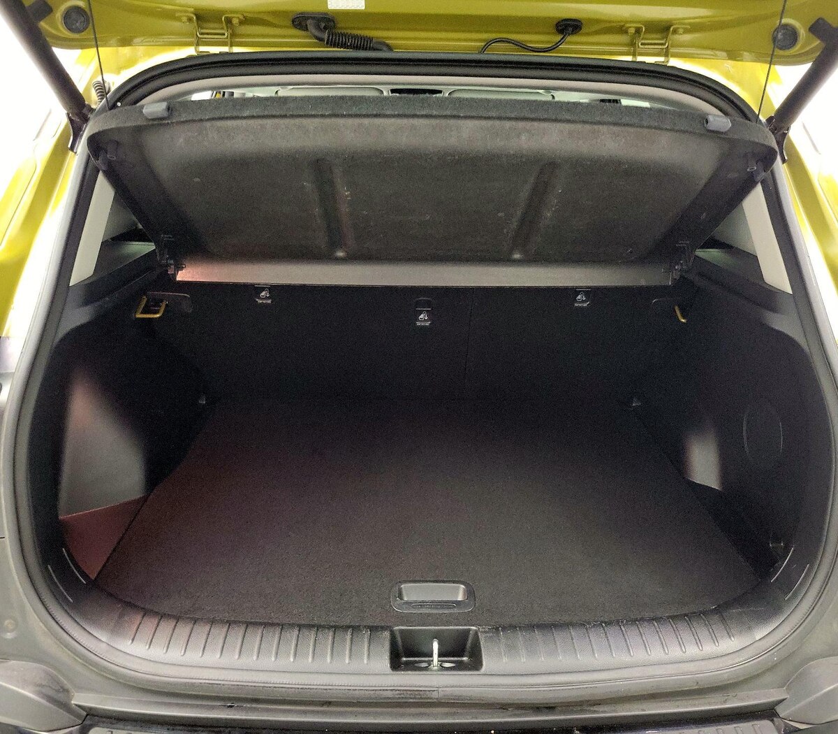 Trunk/Cargo (Seats Up)
