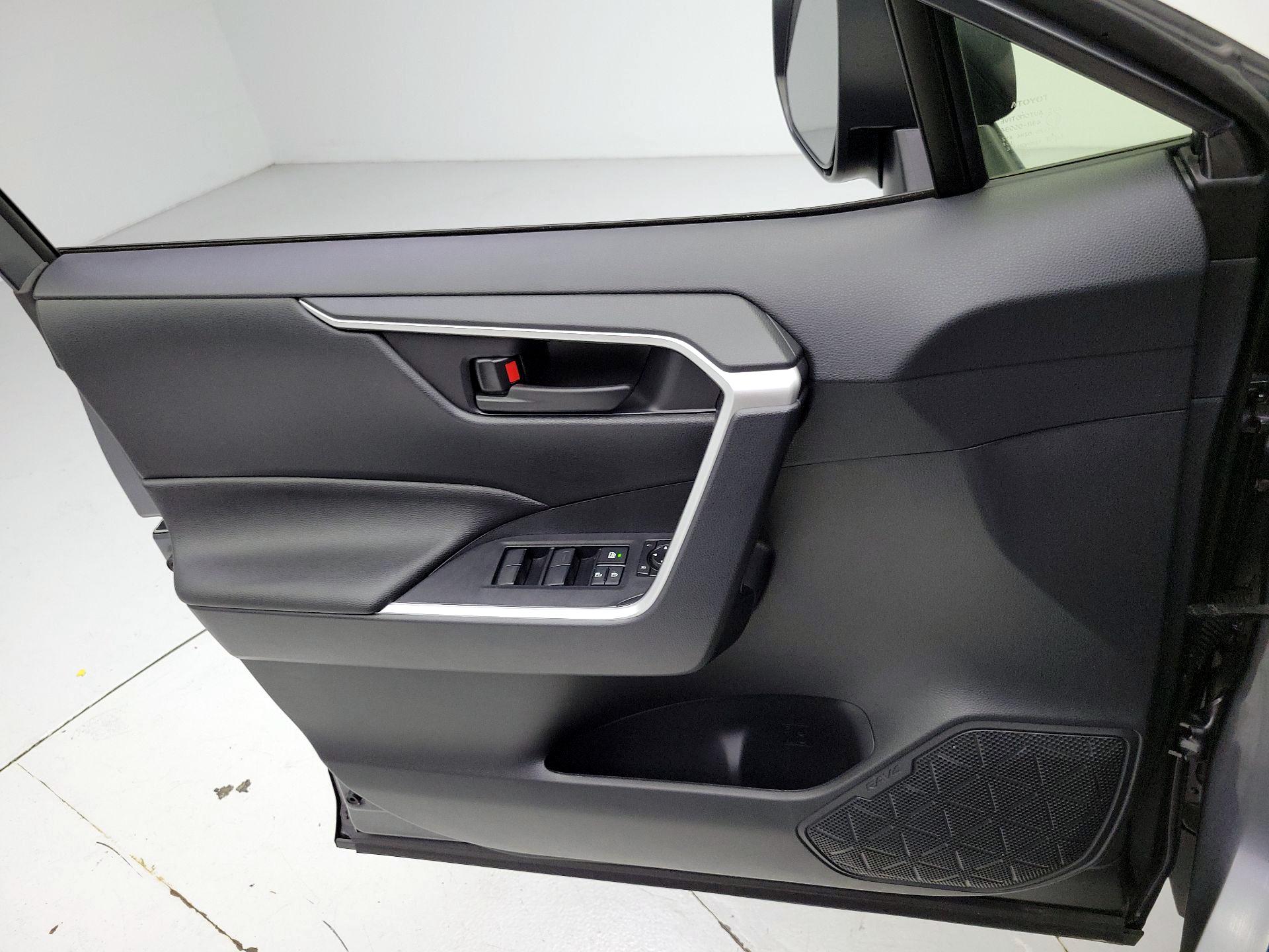 Thumbnail: 2025 Toyota RAV4 - 12