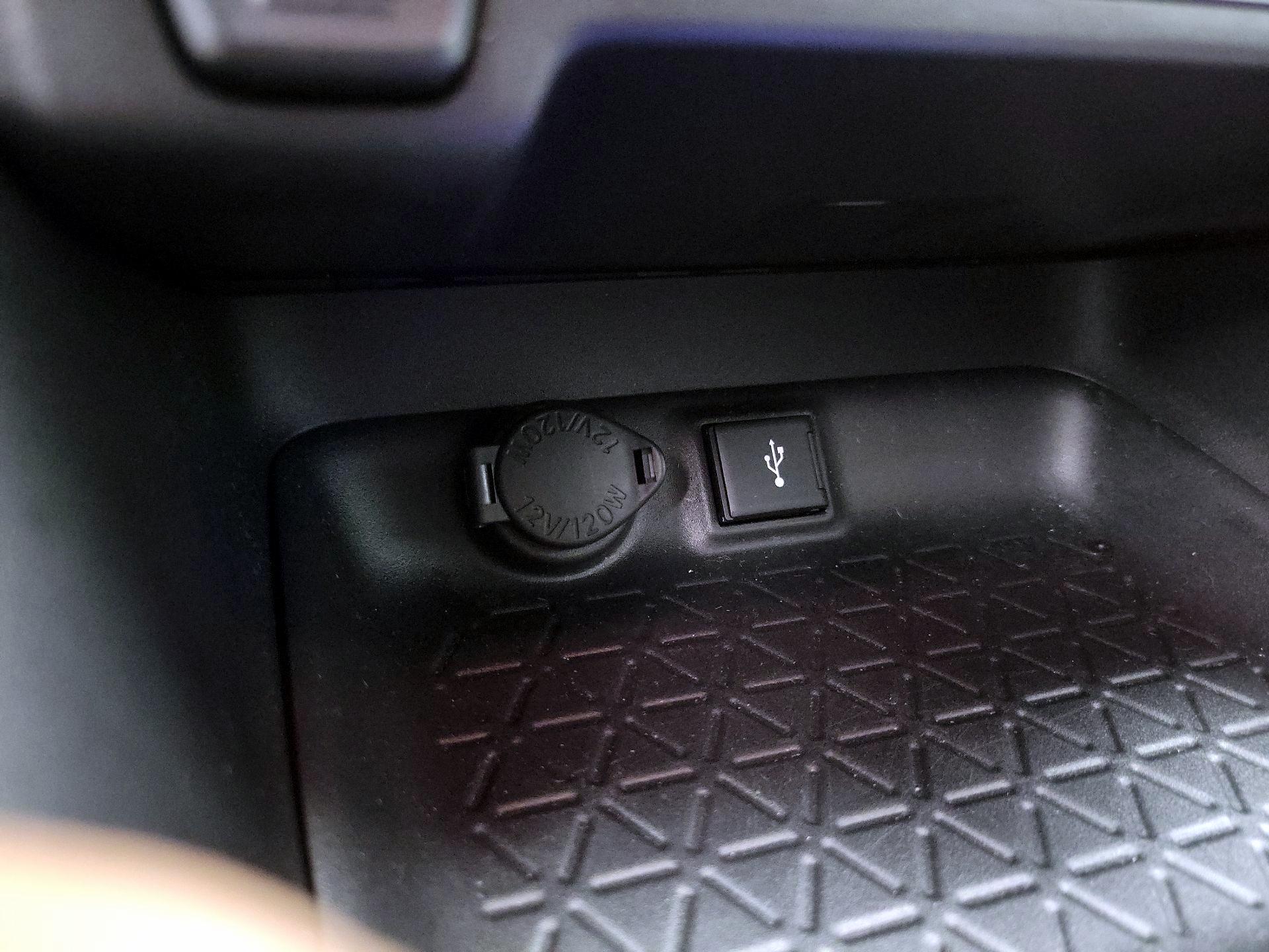 Thumbnail: 2021 Toyota RAV4 - 18