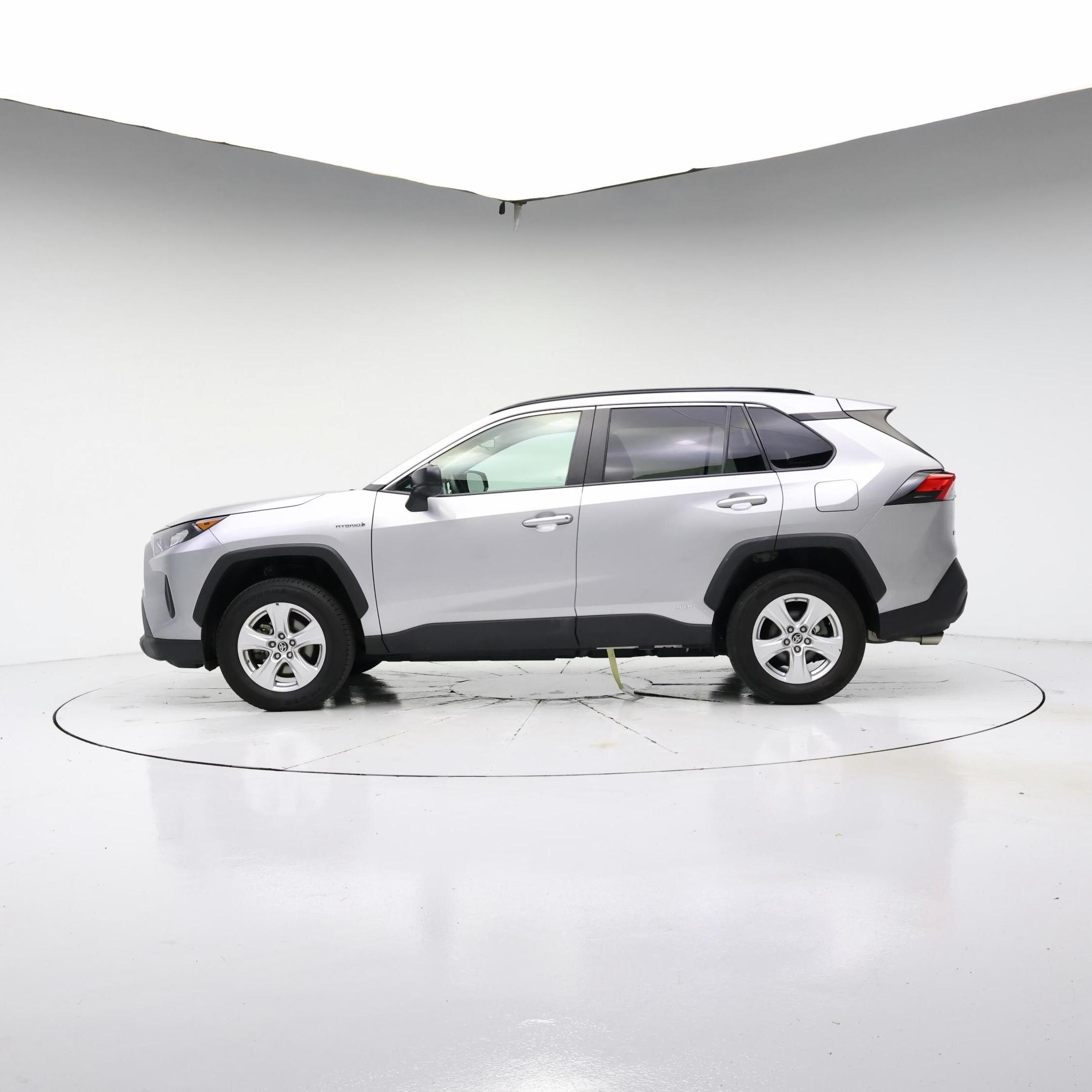 Thumbnail: 2021 Toyota RAV4 - 3