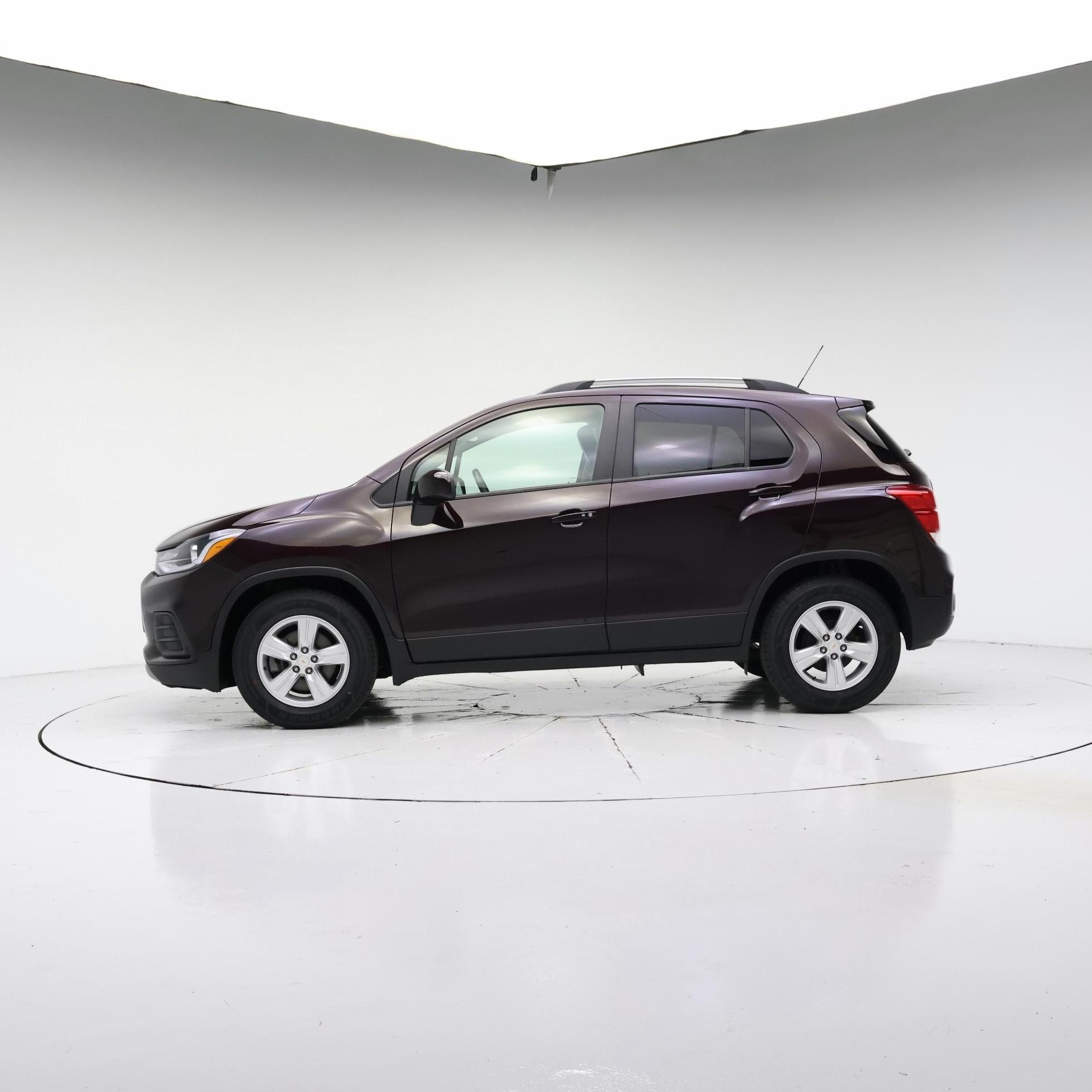 Thumbnail: 2021 Chevrolet Trax - 3
