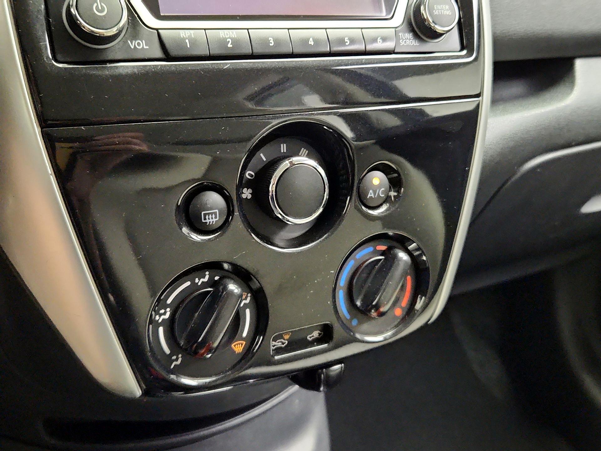 Thumbnail: 2015 Nissan Versa Note - 16