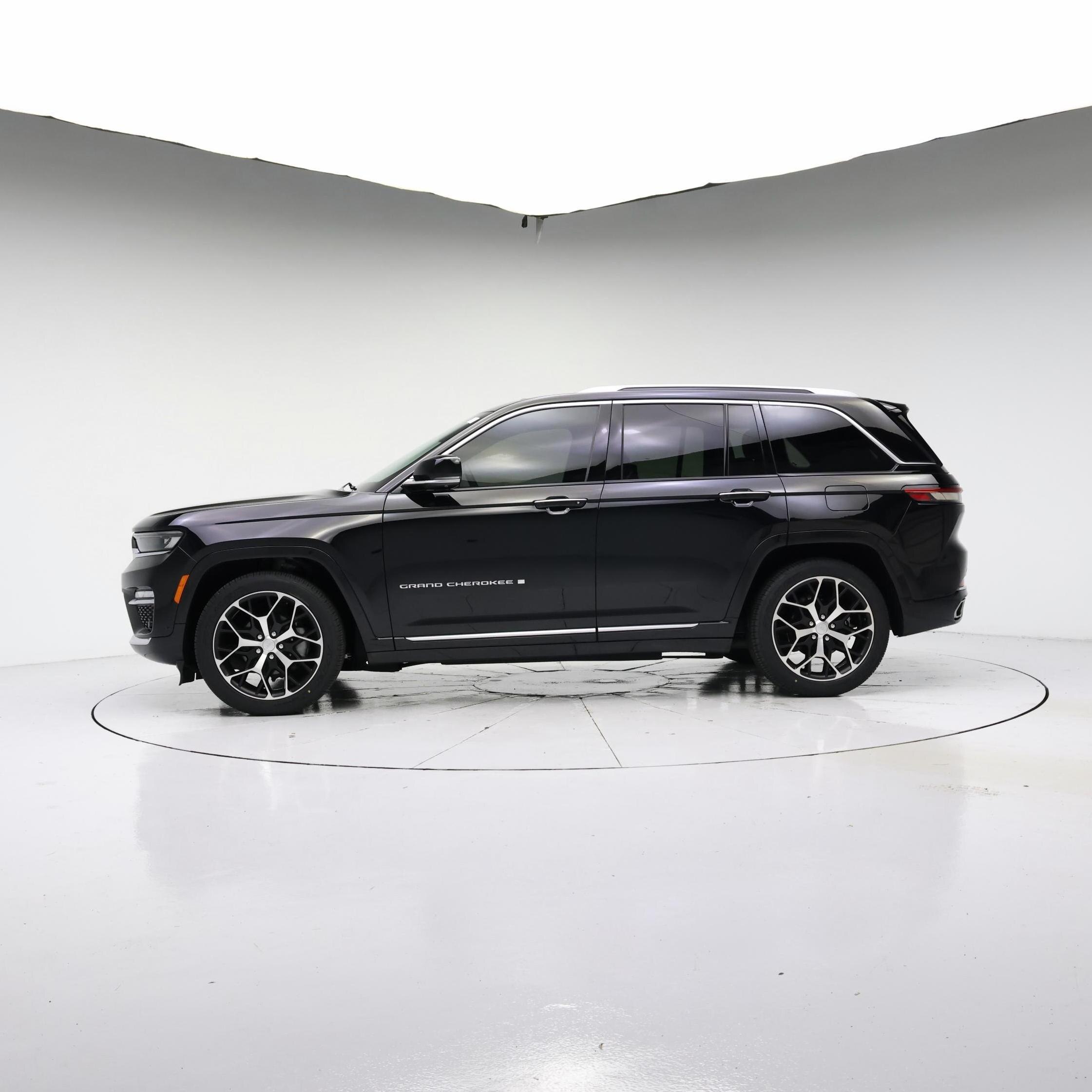 Thumbnail: 2023 Jeep Grand Cherokee - 3