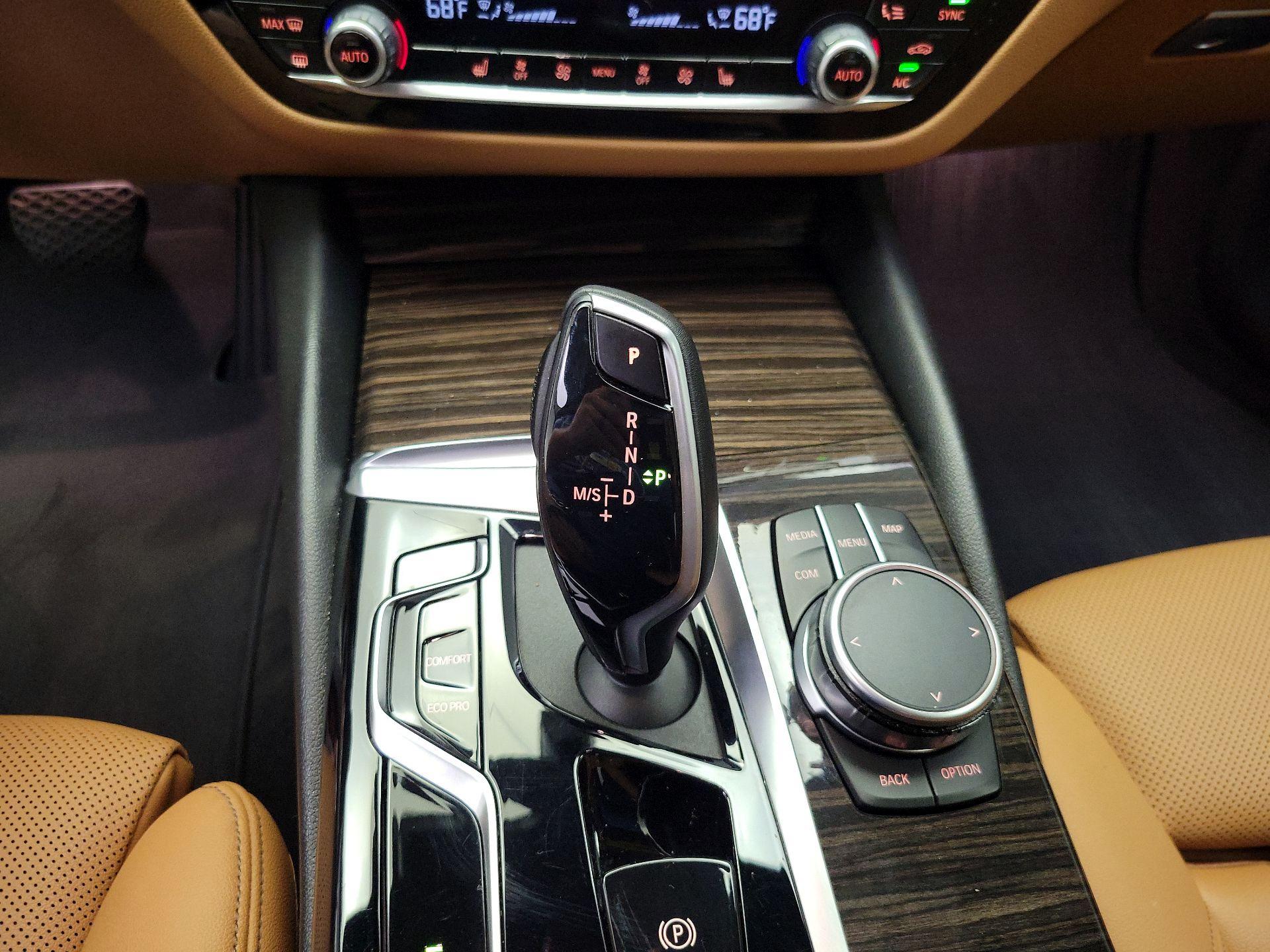 Thumbnail: 2022 BMW 5 Series - 18