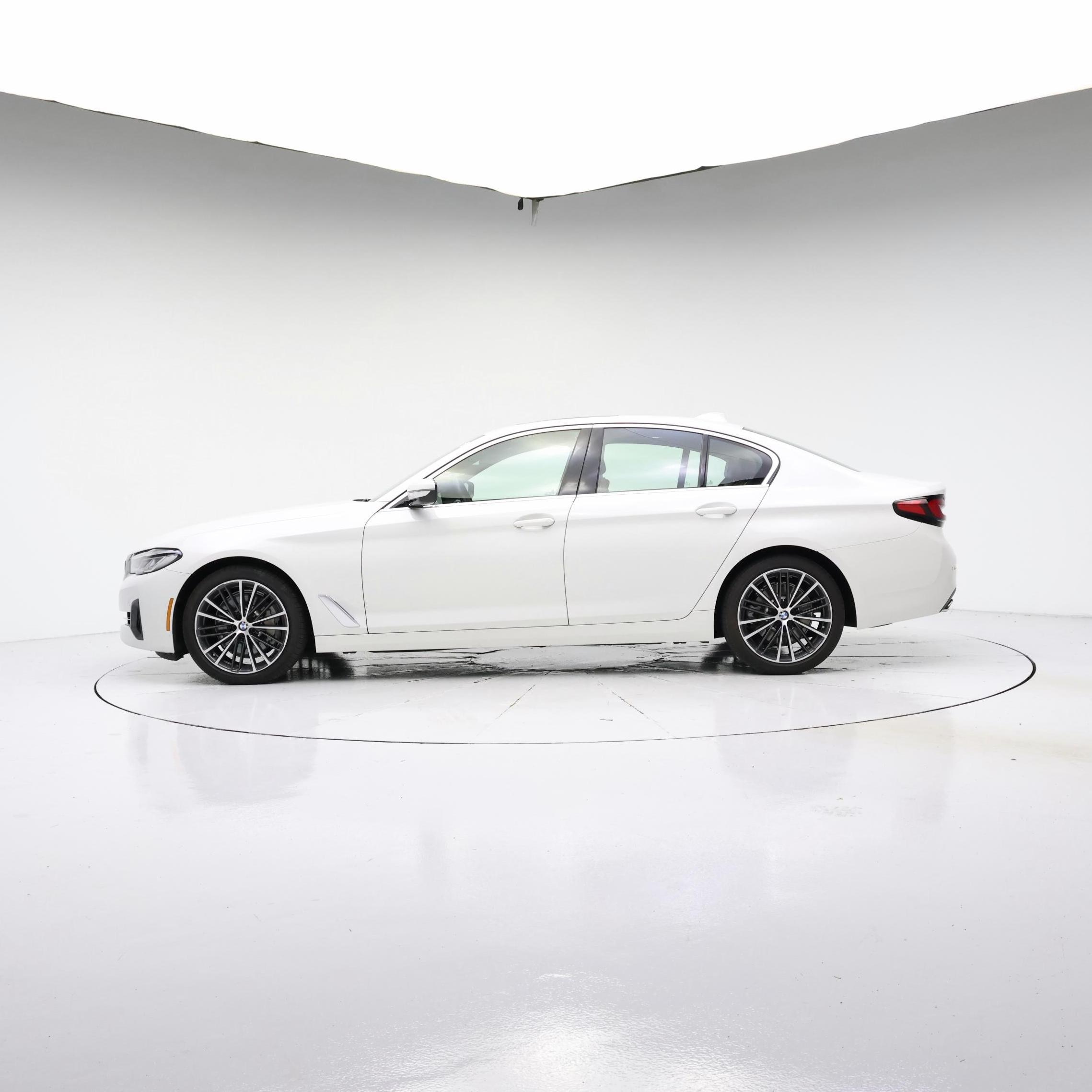 Thumbnail: 2022 BMW 5 Series - 3