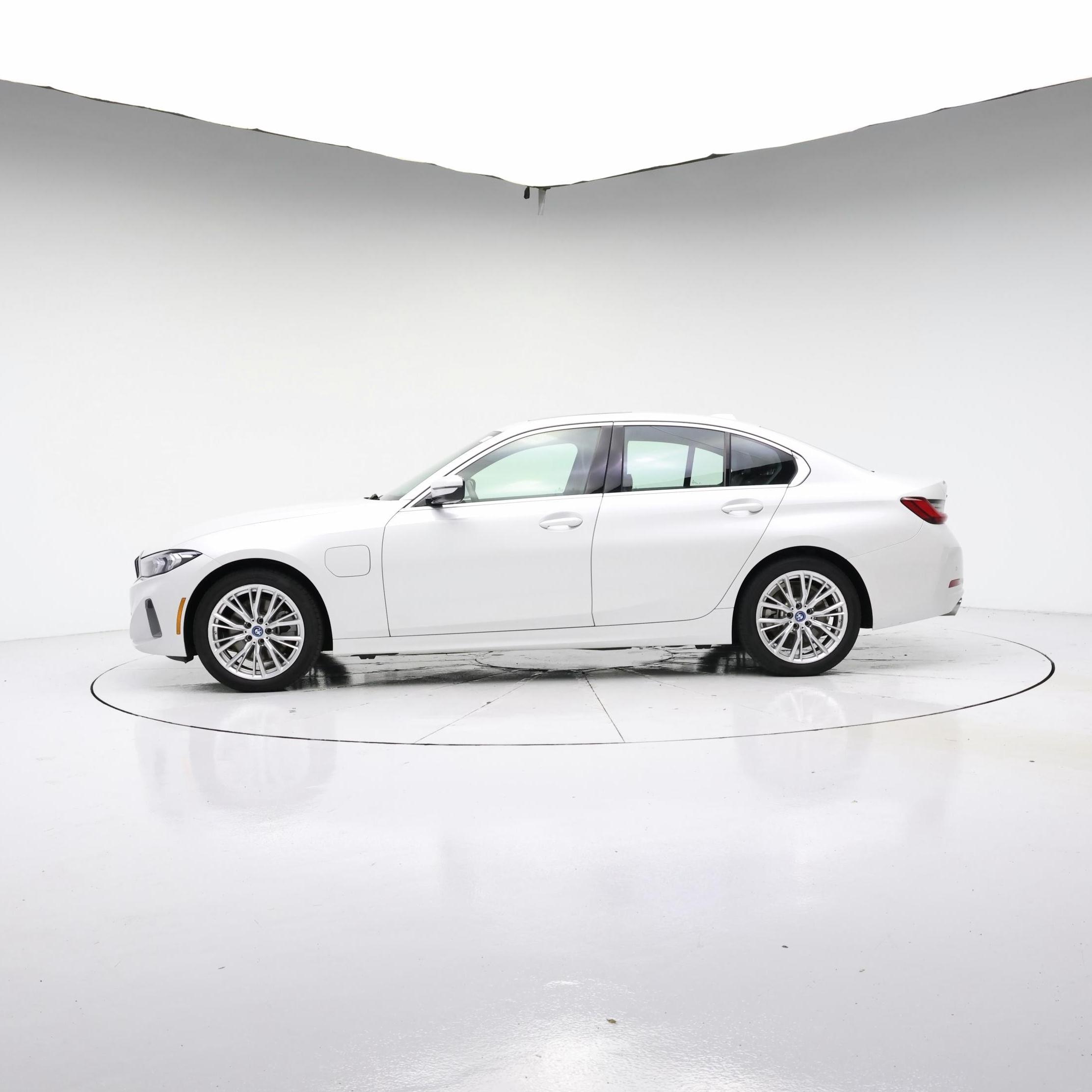 Thumbnail: 2024 BMW 3 Series - 3