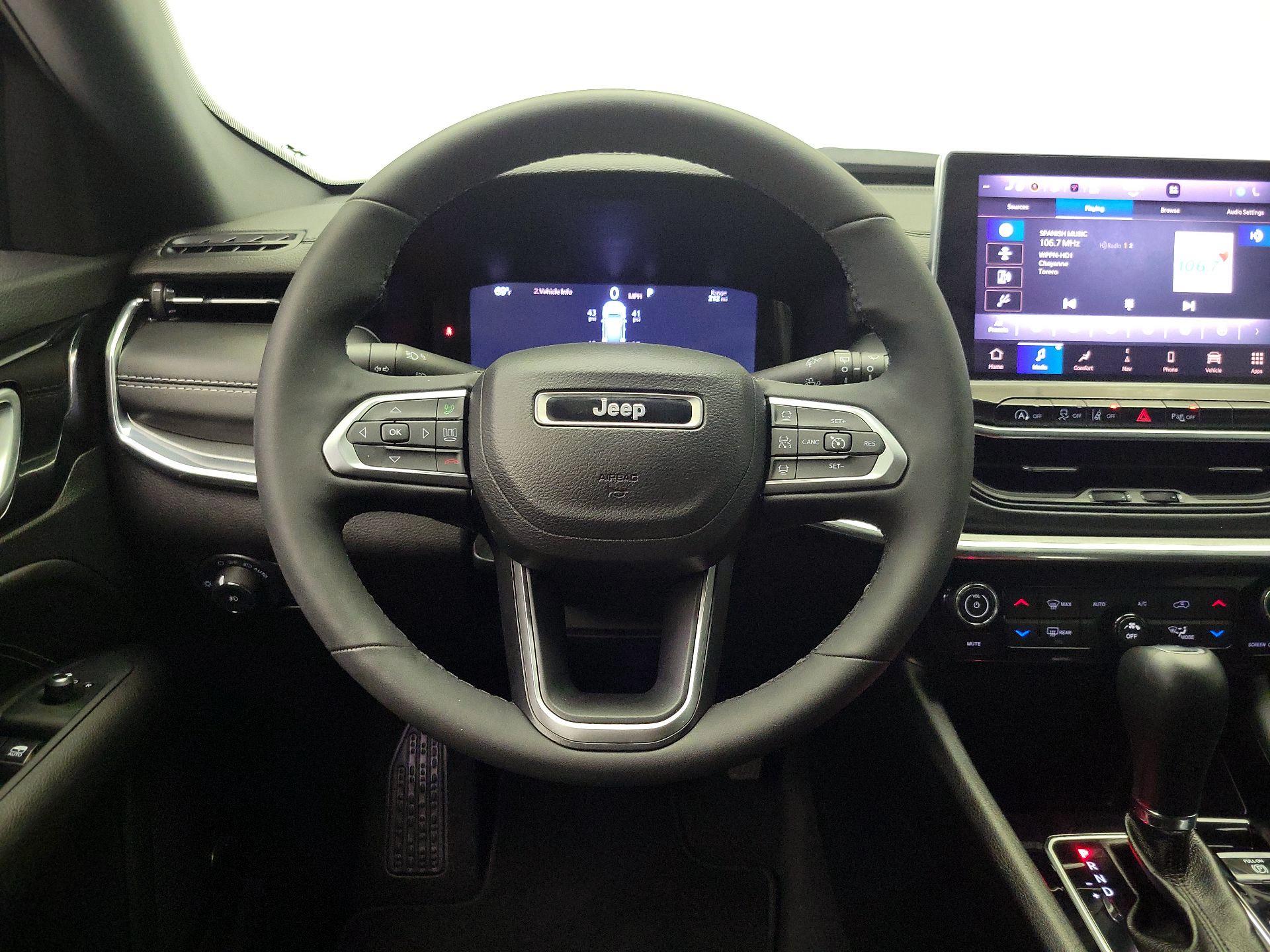 Thumbnail: 2023 Jeep Compass - 10