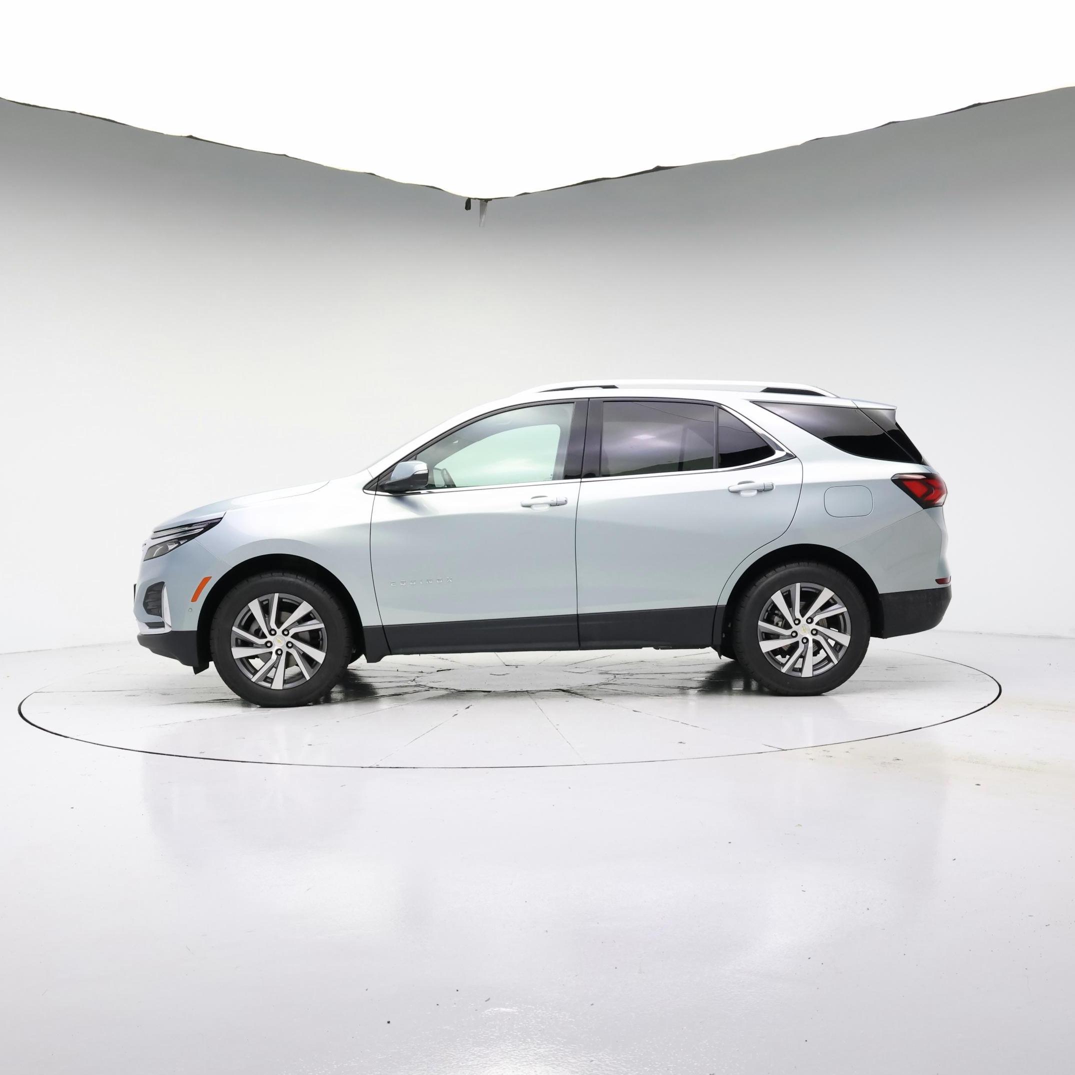 Thumbnail: 2022 Chevrolet Equinox - 3