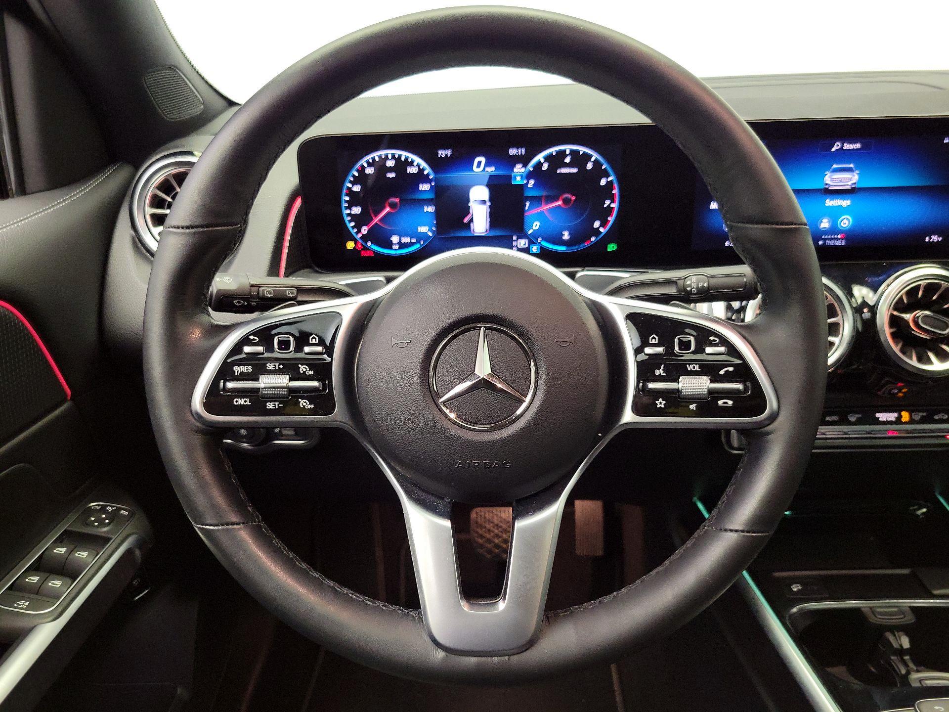 Thumbnail: 2023 Mercedes-Benz GLB - 10