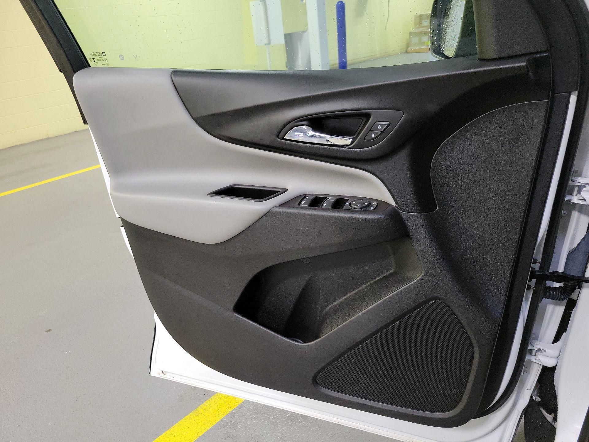 Thumbnail: 2022 Chevrolet Equinox - 10