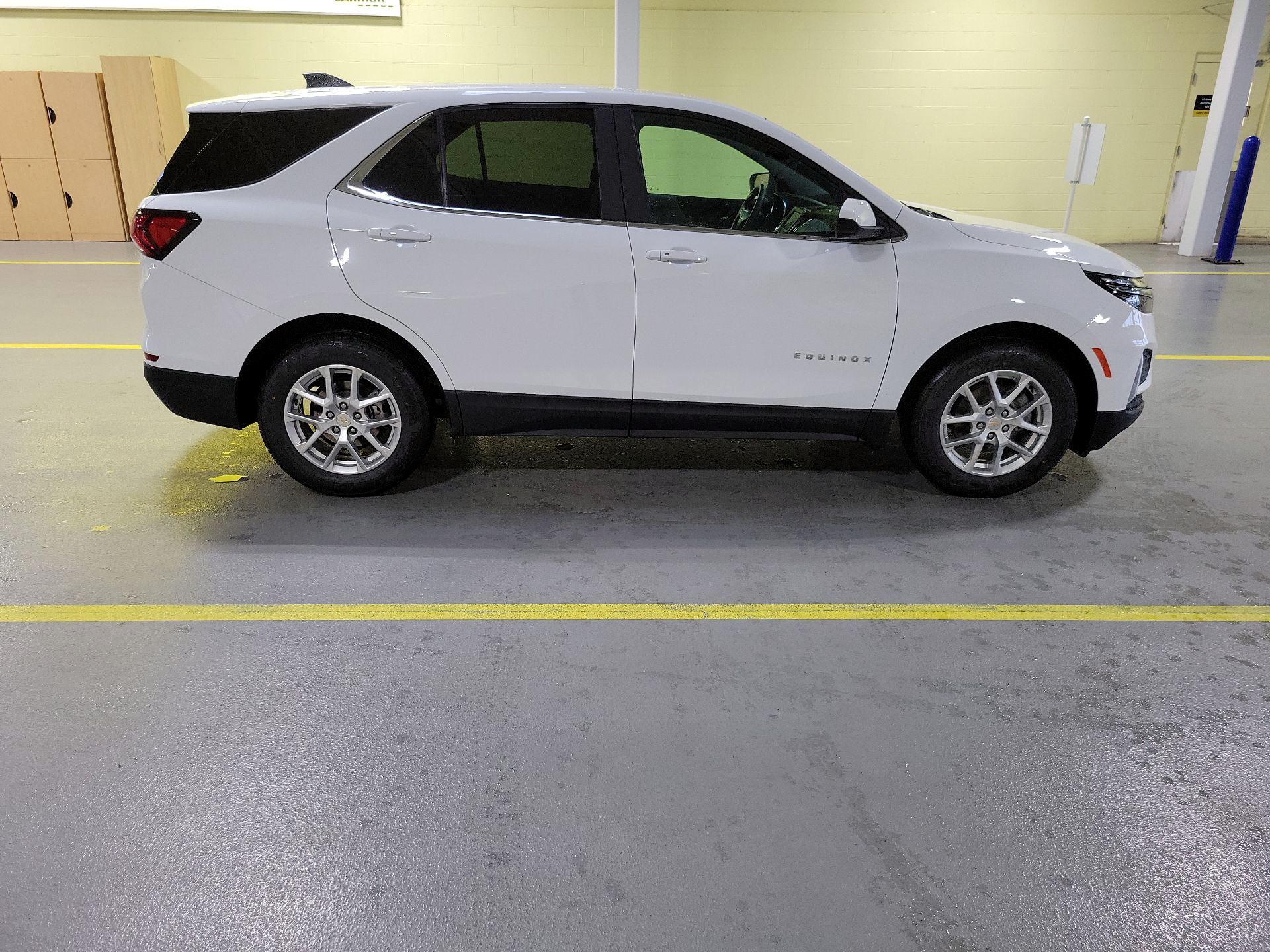 Thumbnail: 2022 Chevrolet Equinox - 4