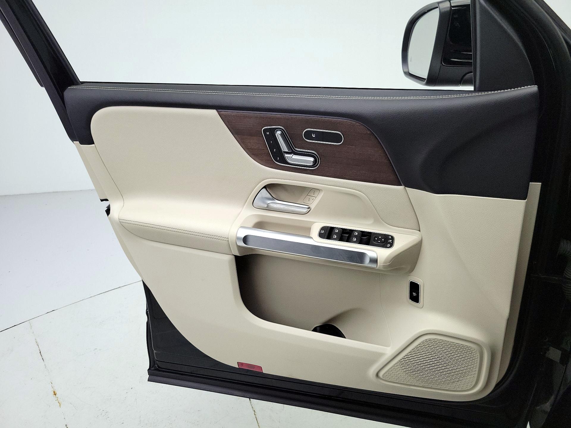 Thumbnail: 2023 Mercedes-Benz GLB - 12