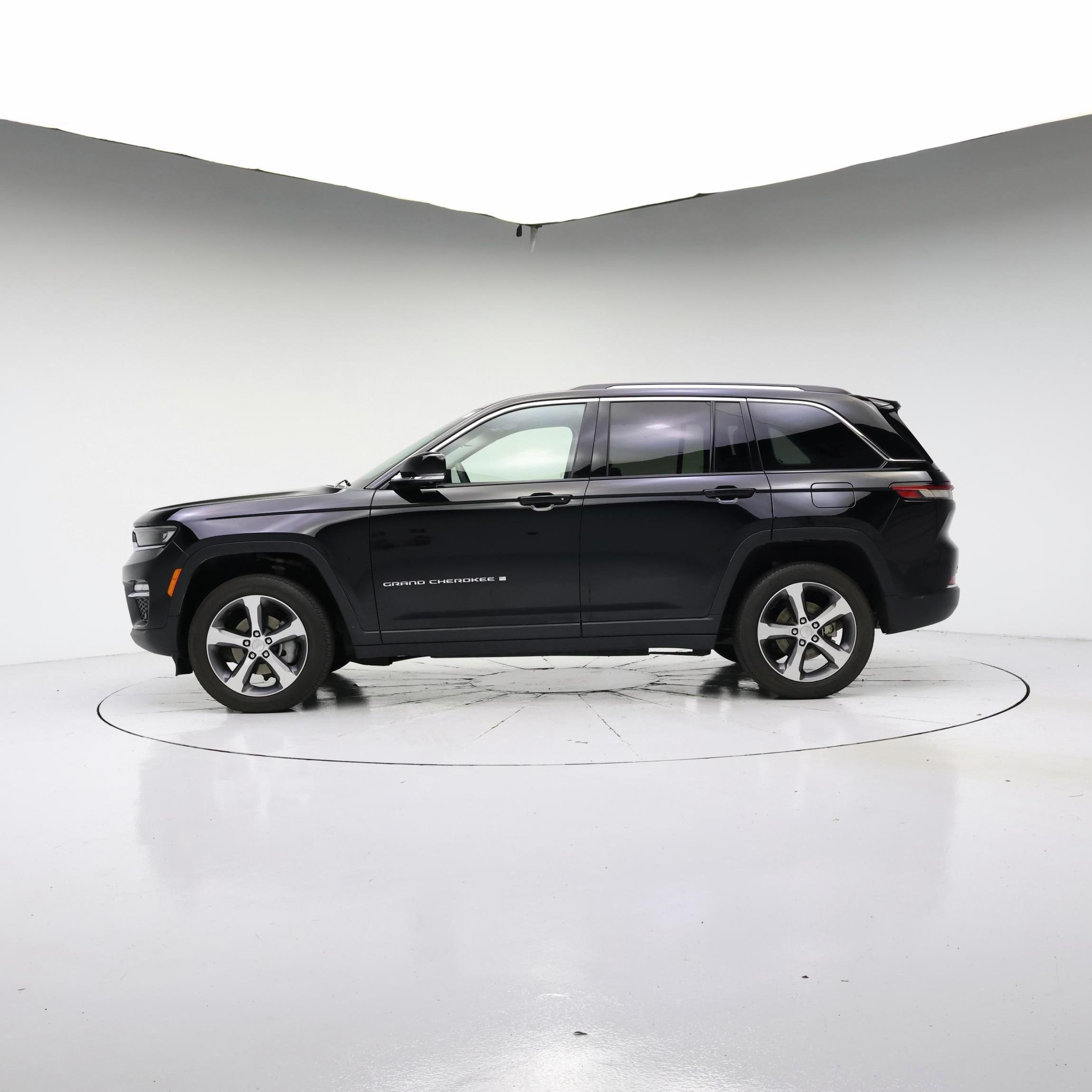 Thumbnail: 2023 Jeep Grand Cherokee - 3