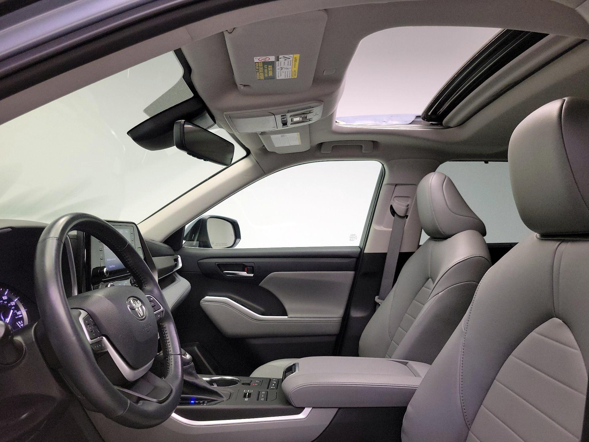 Thumbnail: 2022 Toyota Highlander - 19