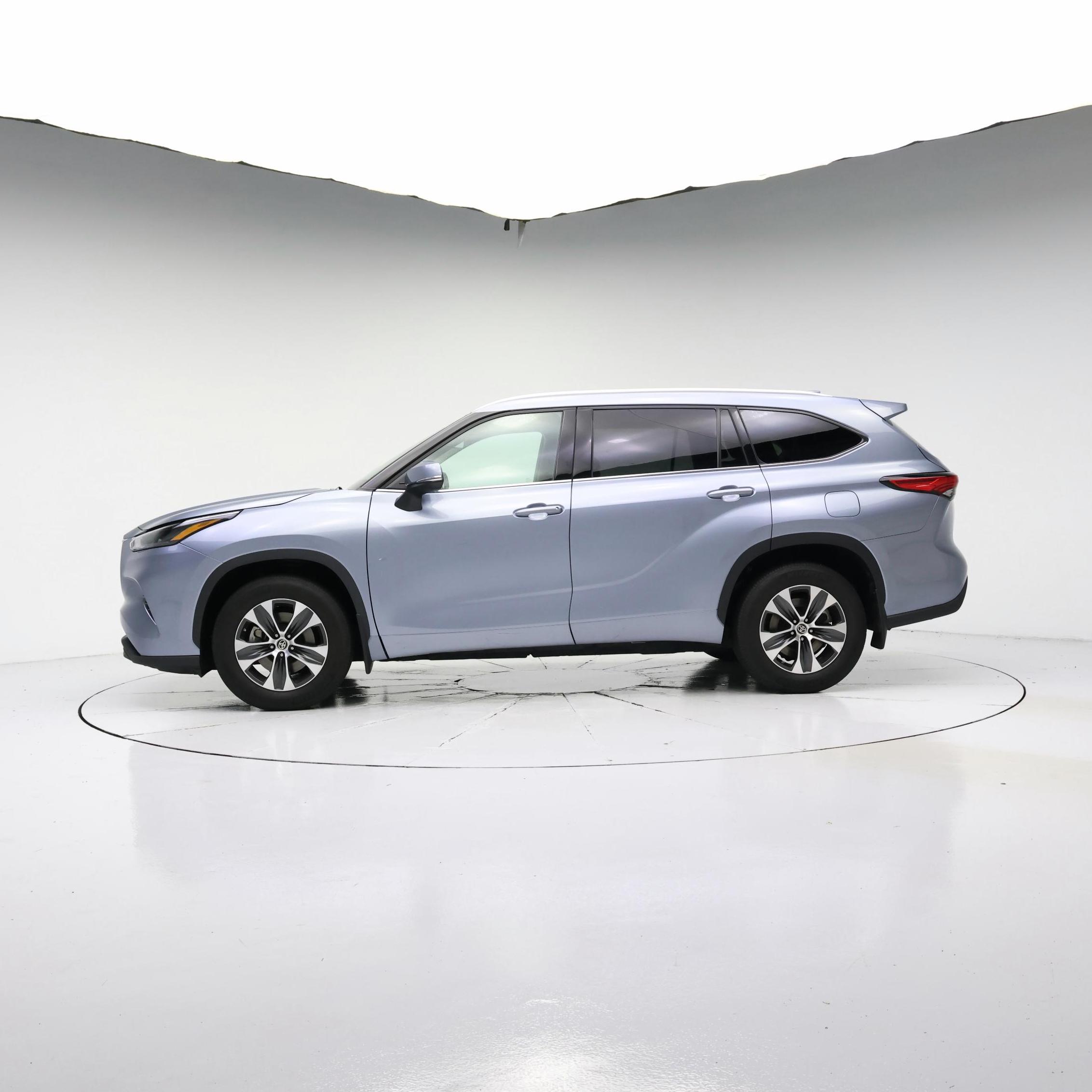 Thumbnail: 2022 Toyota Highlander - 3