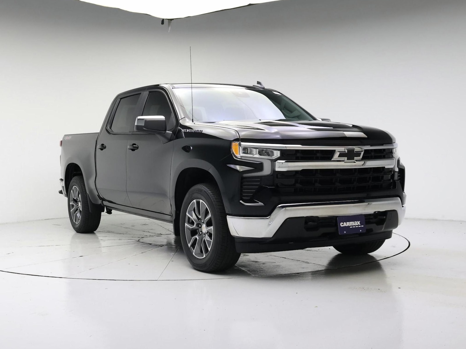 2024 Chevrolet Silverado 1500 LT - Photo 2