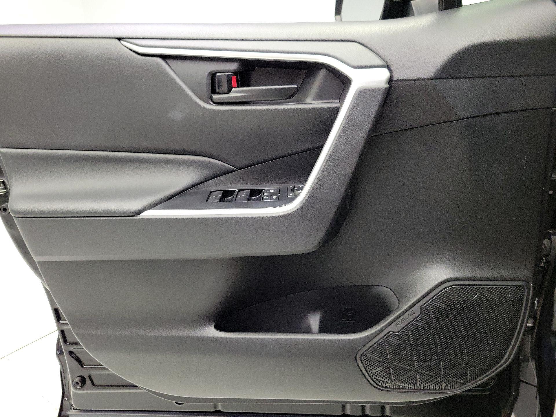 Thumbnail: 2022 Toyota RAV4 - 12