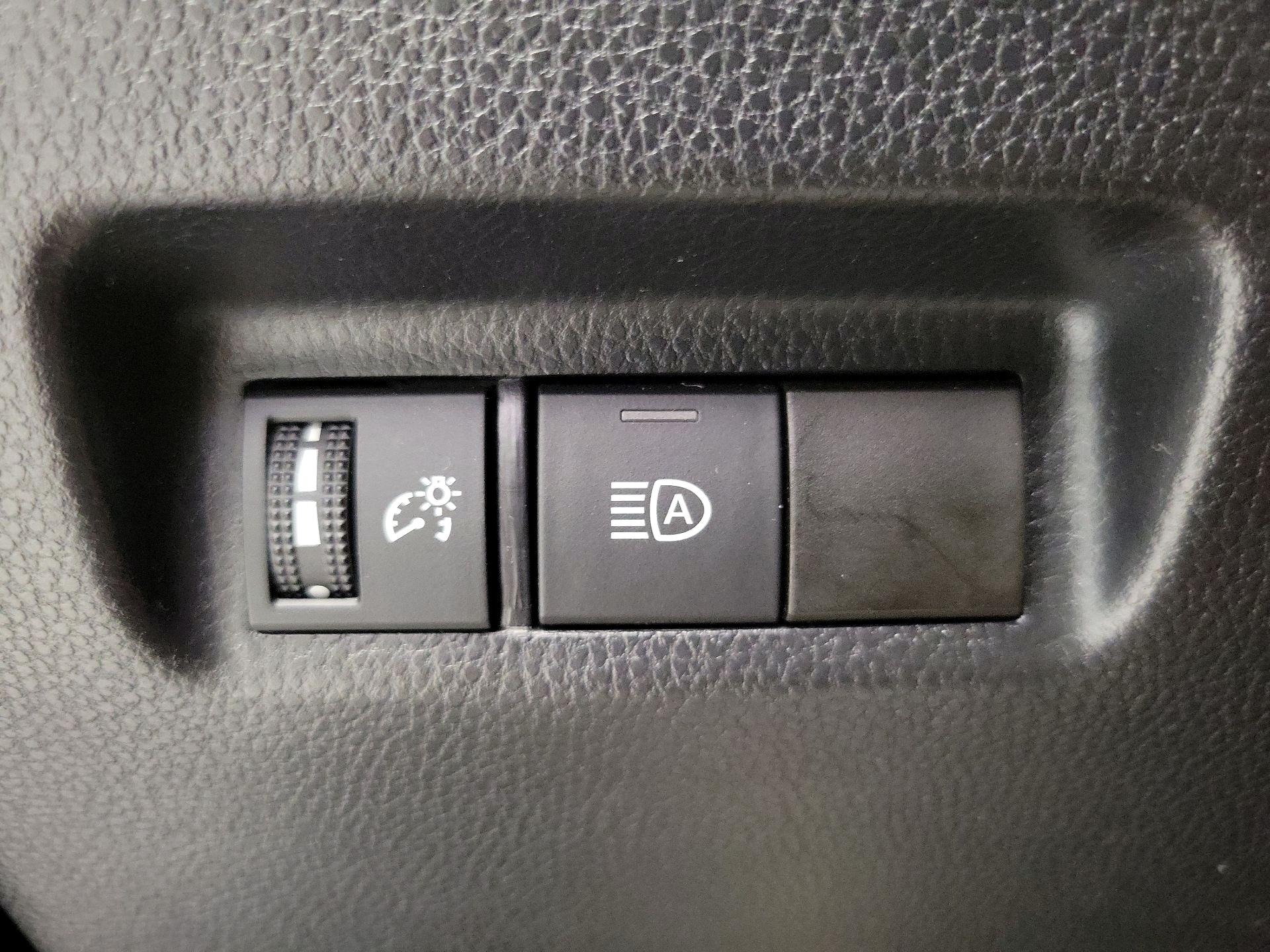 Thumbnail: 2022 Toyota RAV4 - 13