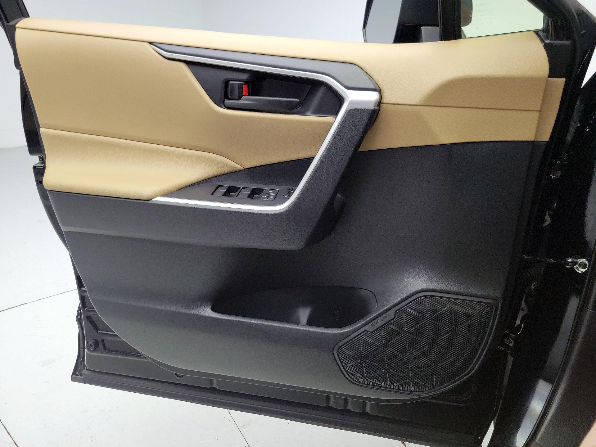 Thumbnail: 2025 Toyota RAV4 - 12