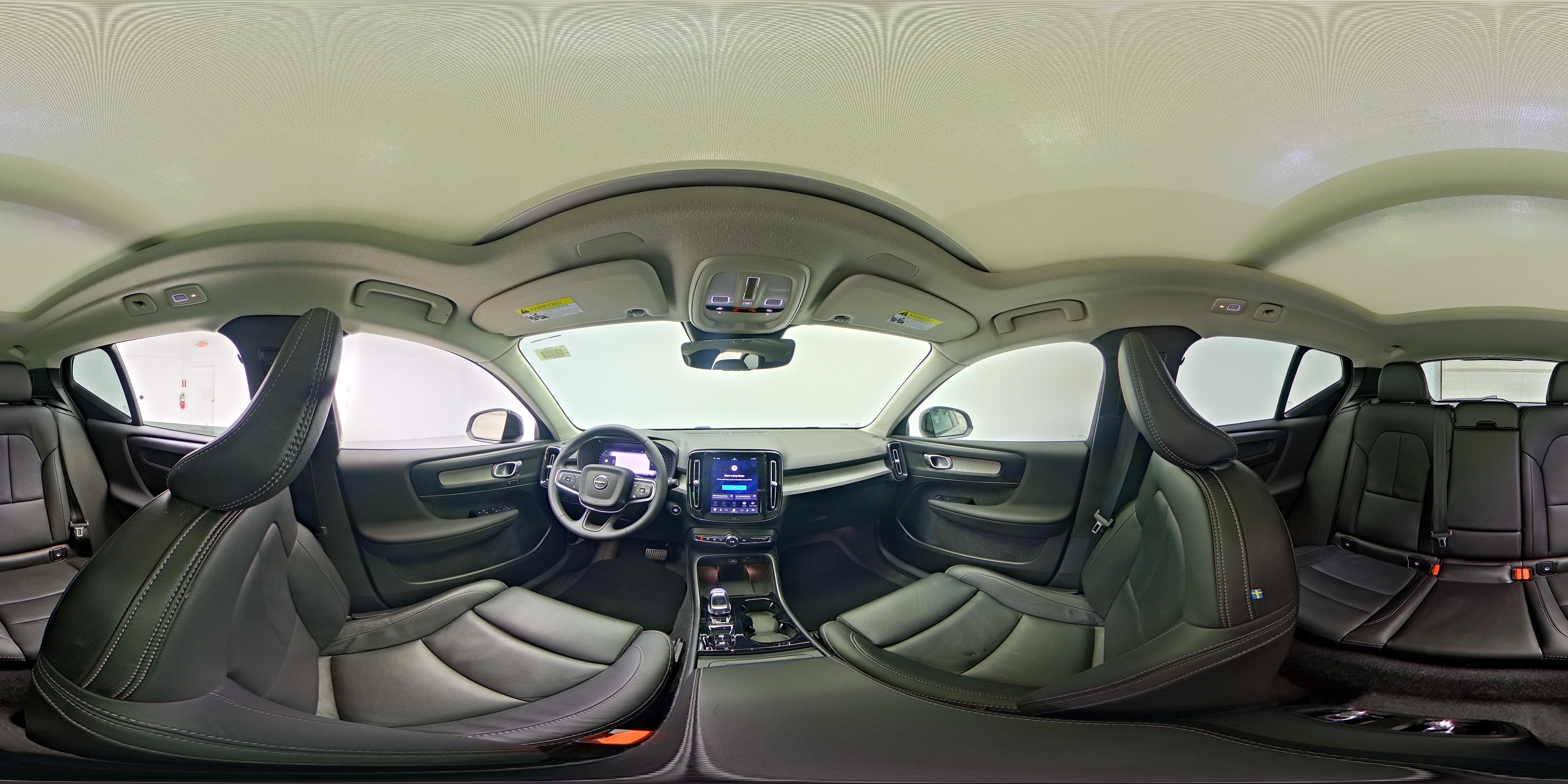 2025 Volvo XC40 Plus - Photo 24