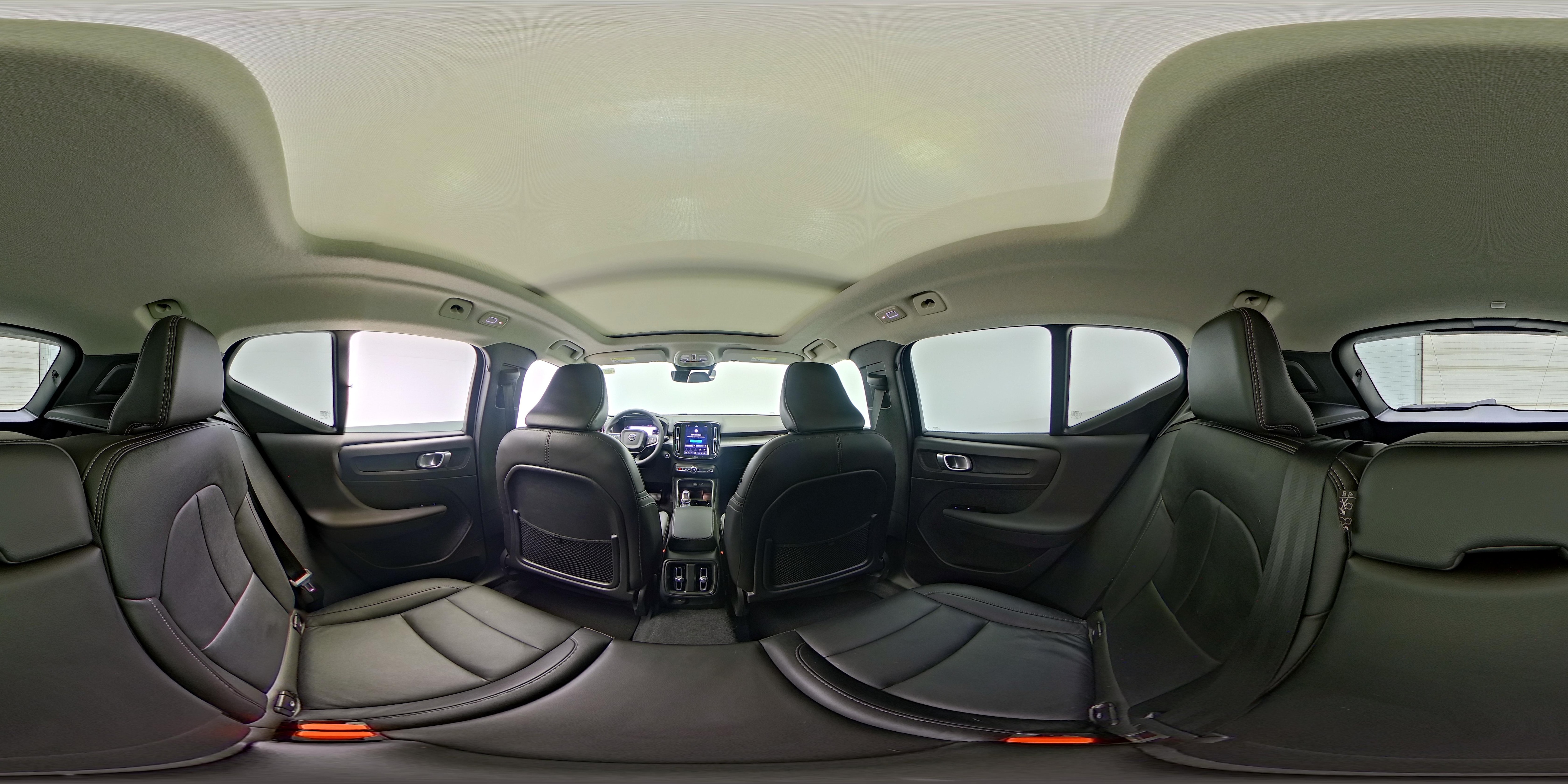 2025 Volvo XC40 Plus - Photo 25