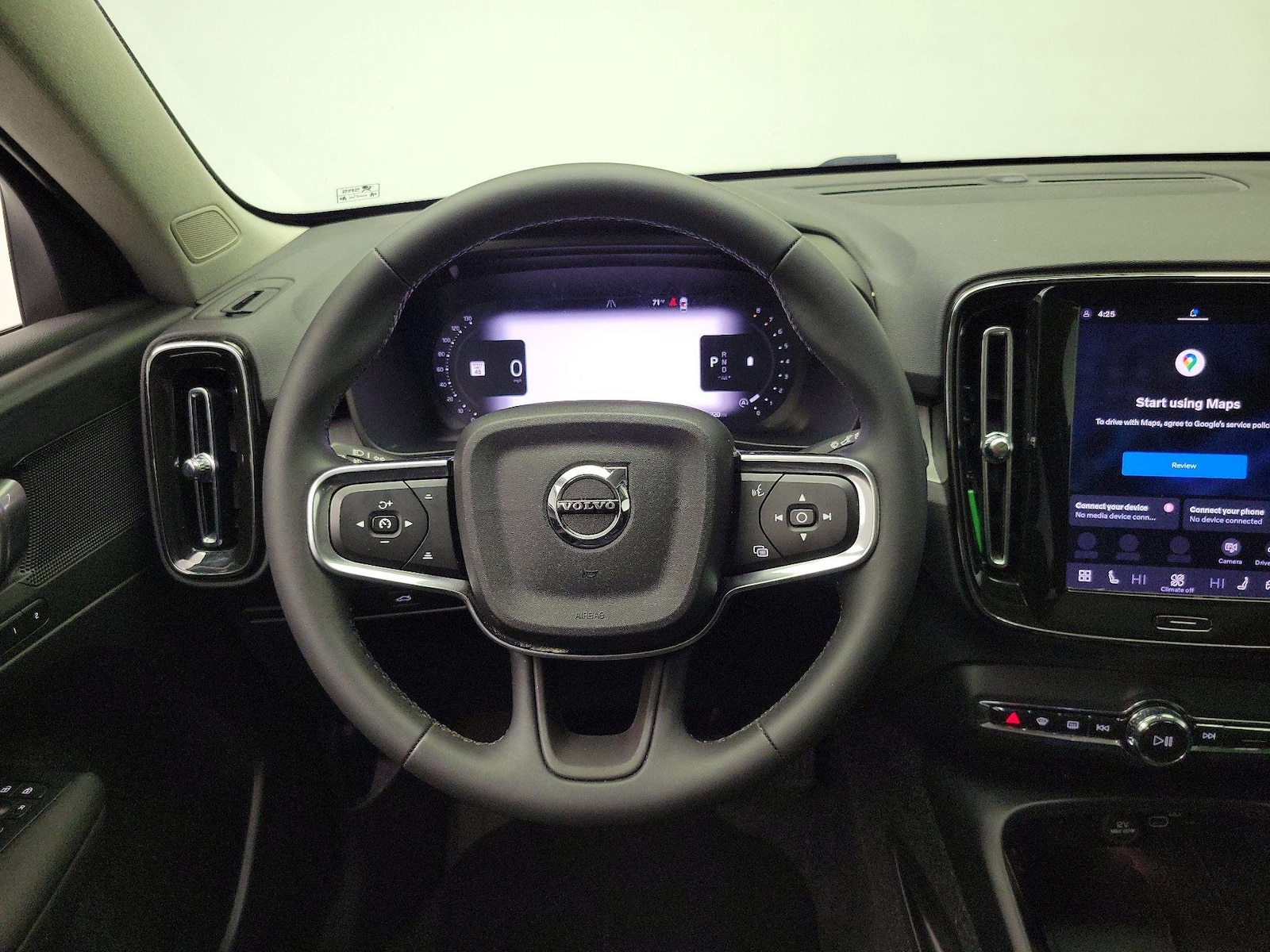 2025 Volvo XC40 Plus - Photo 11