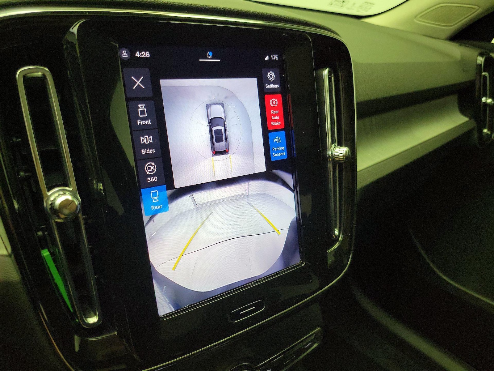 2025 Volvo XC40 Plus - Photo 14
