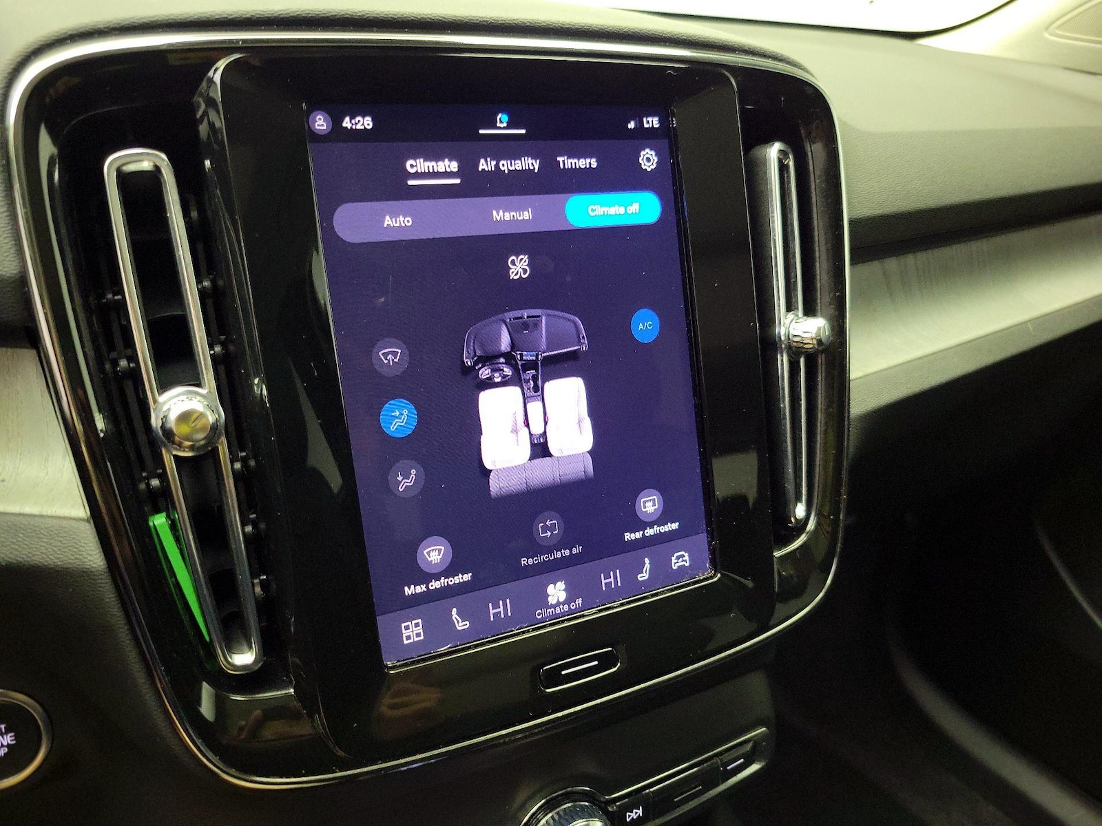 2025 Volvo XC40 Plus - Photo 16
